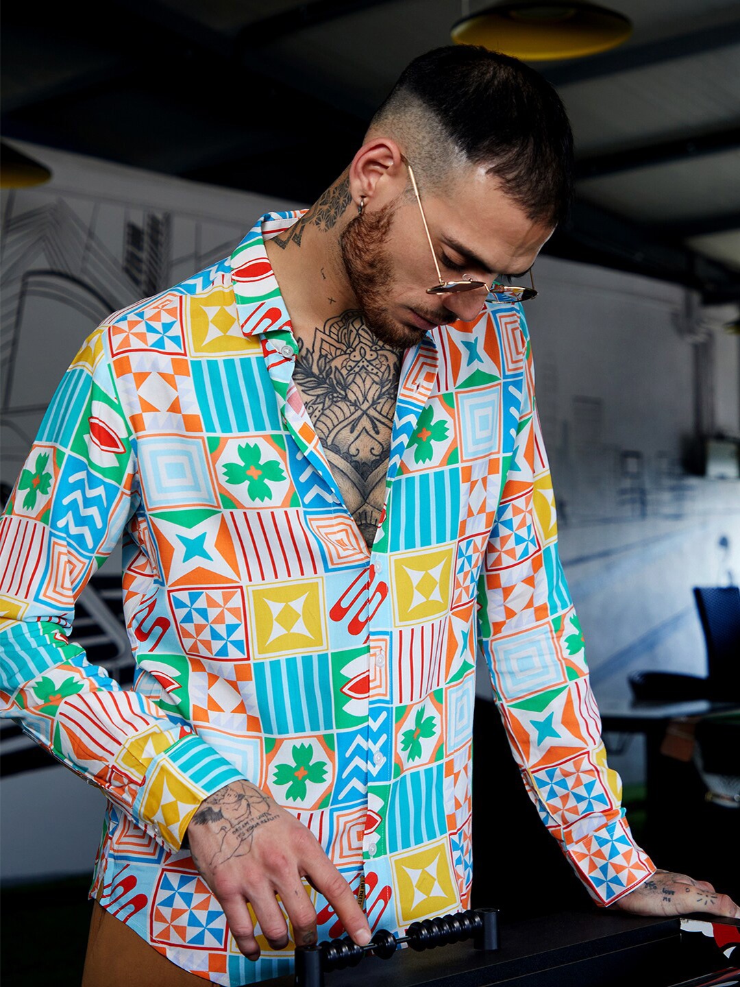 Campus Sutra Classic Fit Abstract Printed Spread Collar Long Sleeves Casual Shirt, Blue
Campus Sutra Classic Fit Abstract Printed Spread Collar Long Sleeves Casual Shirt, Blue