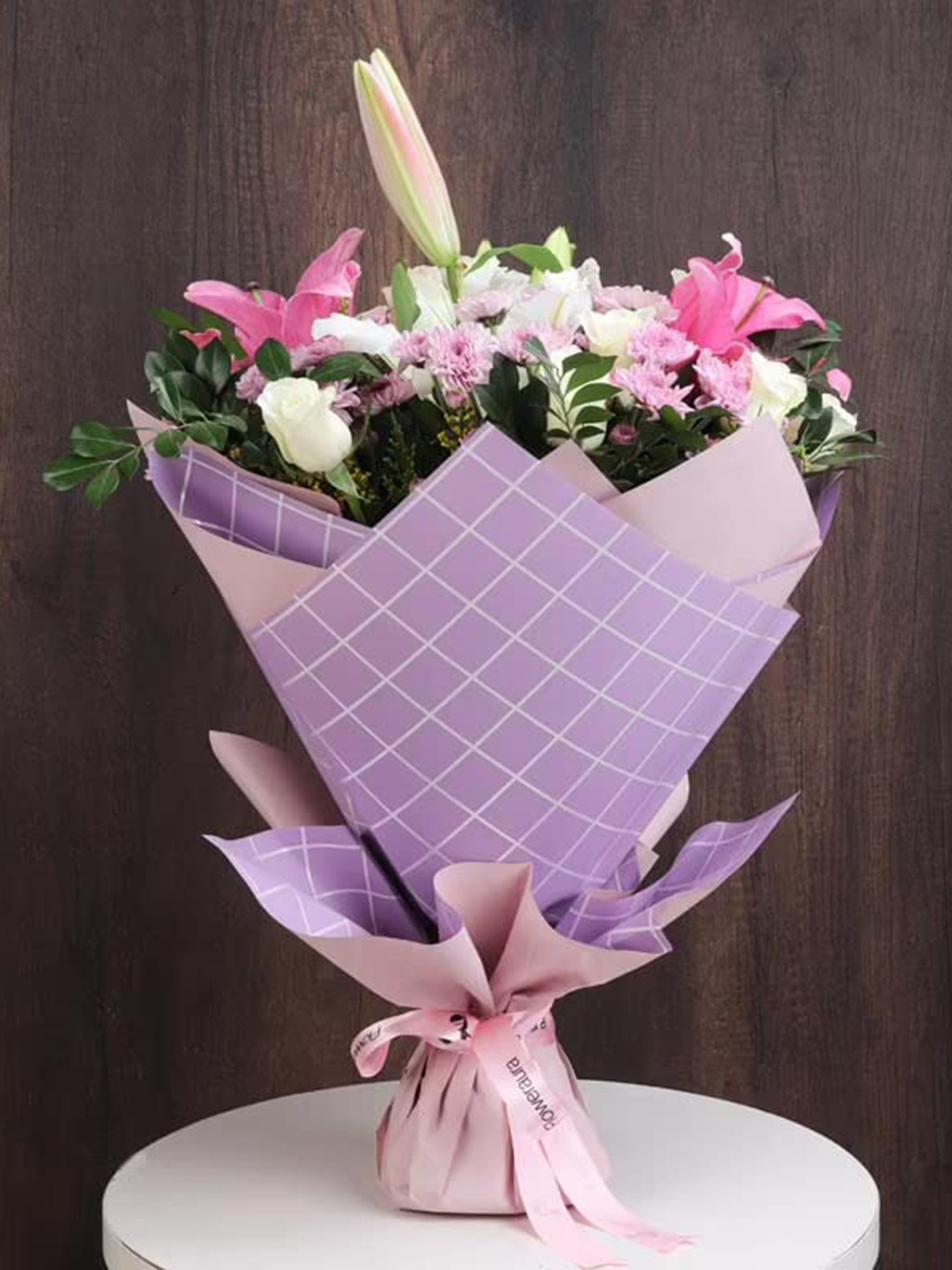 Floweraura 24-Pcs Pink & White Mixed Fresh Live Roses Flowers Bouquet With Wrapping Paper
Floweraura 24-Pcs Pink & White Mixed Fresh Live Roses Flowers Bouquet With Wrapping Paper