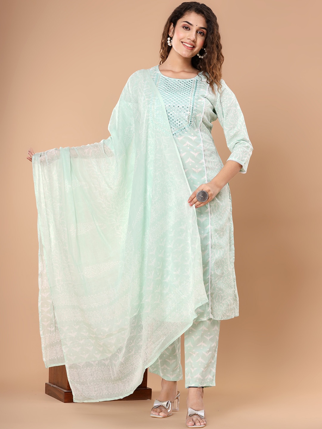 Oash Women Ethnic Motifs Embroidered Regular Mirror Work Pure Cotton Kurta with Trousers & With Dupatta, Green
Oash Women Ethnic Motifs Embroidered Regular Mirror Work Pure Cotton Kurta with Trousers & With Dupatta, Green