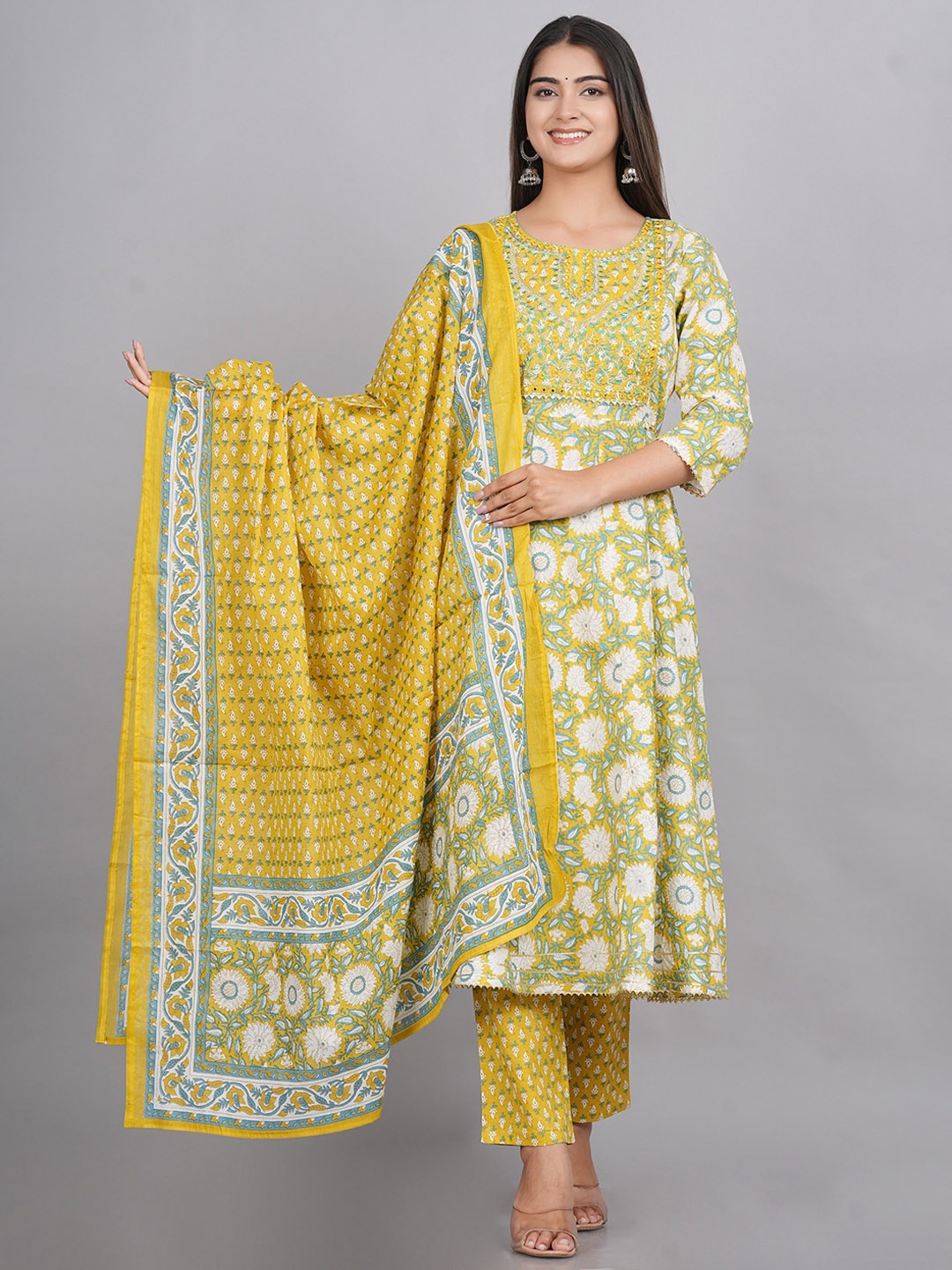 Oash Women Floral Embroidered Empire Thread Work Pure Cotton Kurta with Trousers & With Dupatta, Green
Oash Women Floral Embroidered Empire Thread Work Pure Cotton Kurta with Trousers & With Dupatta, Green