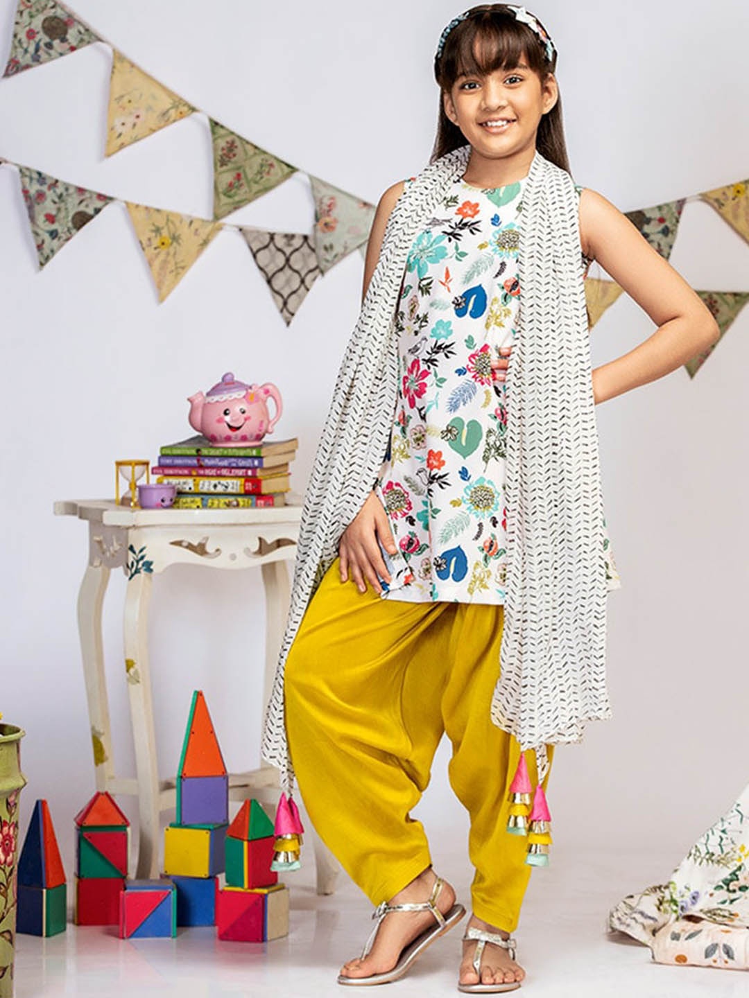 PS KIDS BY PAYAL SINGHAL Girls Ethnic Motifs Printed Regular Chanderi Silk Kurta with Salwar & With Dupatta, Cream
PS KIDS BY PAYAL SINGHAL Girls Ethnic Motifs Printed Regular Chanderi Silk Kurta with Salwar & With Dupatta, Cream