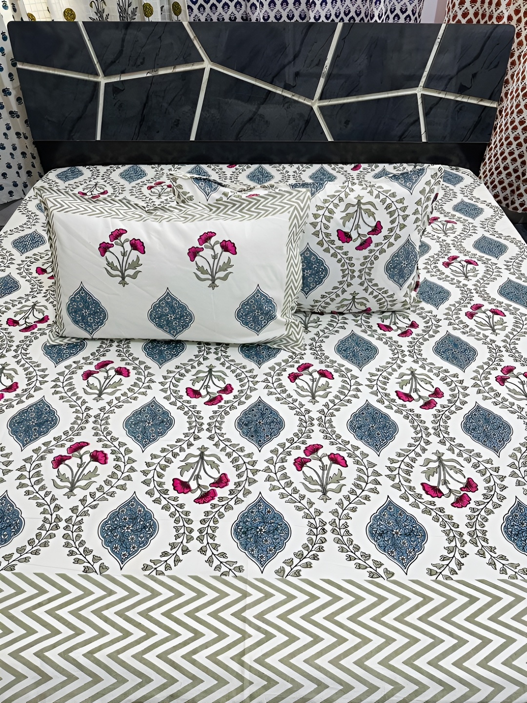 Bedbathandbliss Grey & Maroon Floral 300 TC Cotton King Bedsheet With 2 Pillow Covers
Bedbathandbliss Grey & Maroon Floral 300 TC Cotton King Bedsheet With 2 Pillow Covers