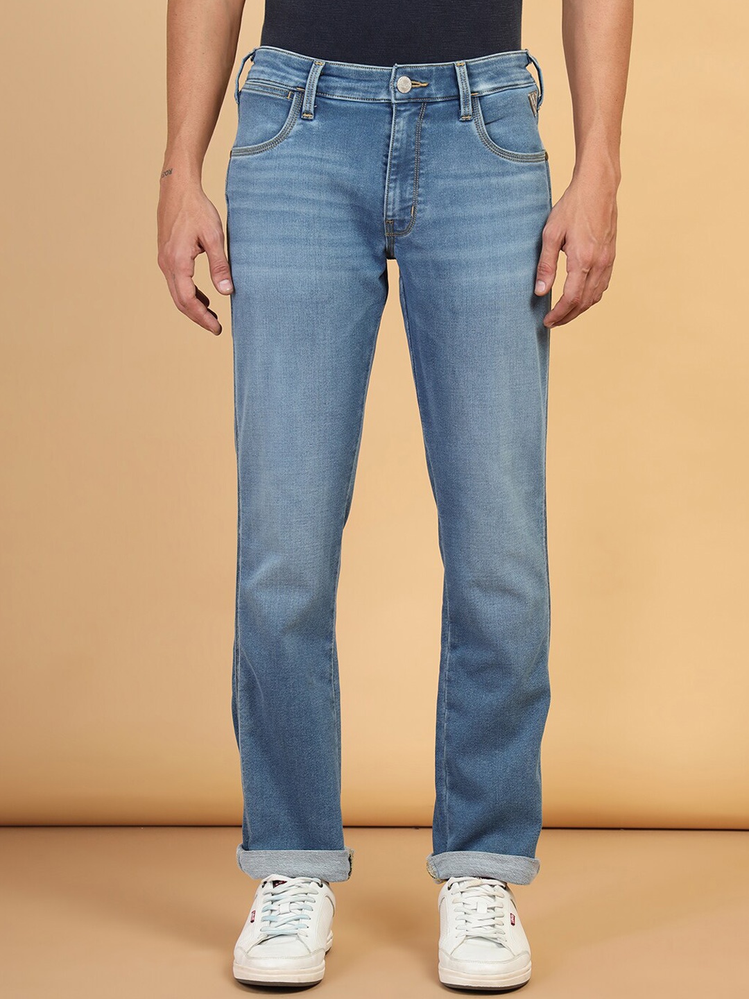 Wrangler Men Millard Straight Fit Mildly Distressed Light Fade Stretchable Jeans, Blue
Wrangler Men Millard Straight Fit Mildly Distressed Light Fade Stretchable Jeans, Blue
