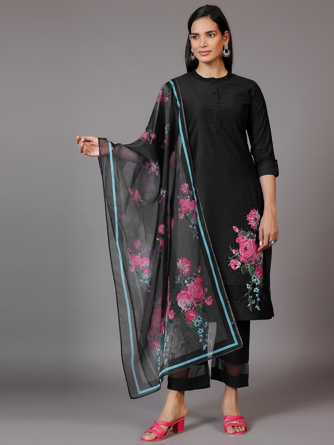 Libas Women Floral Printed Regular Beads and Stones Kurta with Trousers & With Dupatta, Black
Libas Women Floral Printed Regular Beads and Stones Kurta with Trousers & With Dupatta, Black