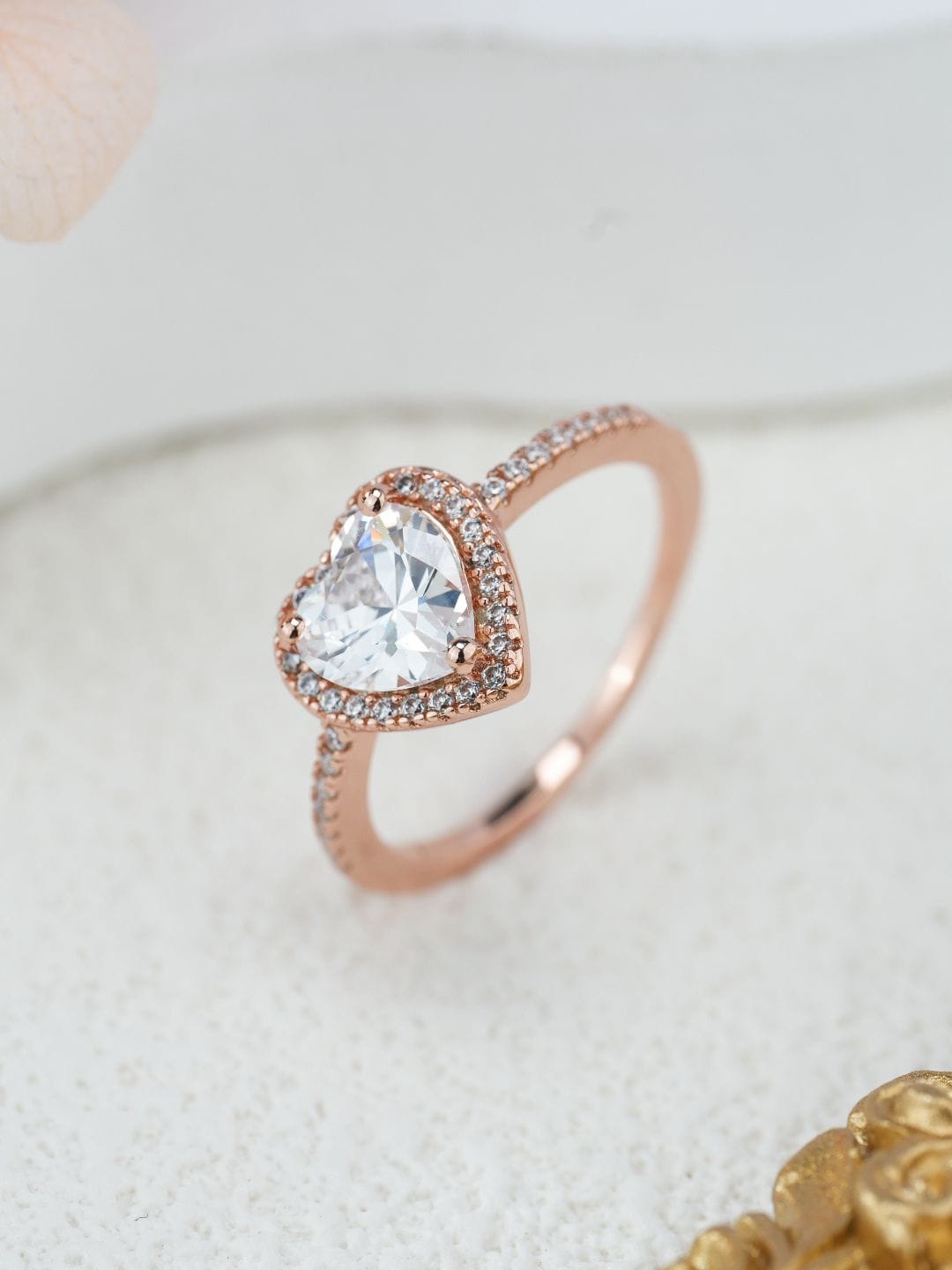 MISS JO Silver-Plated 92.5 Sterling Silver Eternal Halo Heart Solitaire Ring, Rose gold
MISS JO Silver-Plated 92.5 Sterling Silver Eternal Halo Heart Solitaire Ring, Rose gold