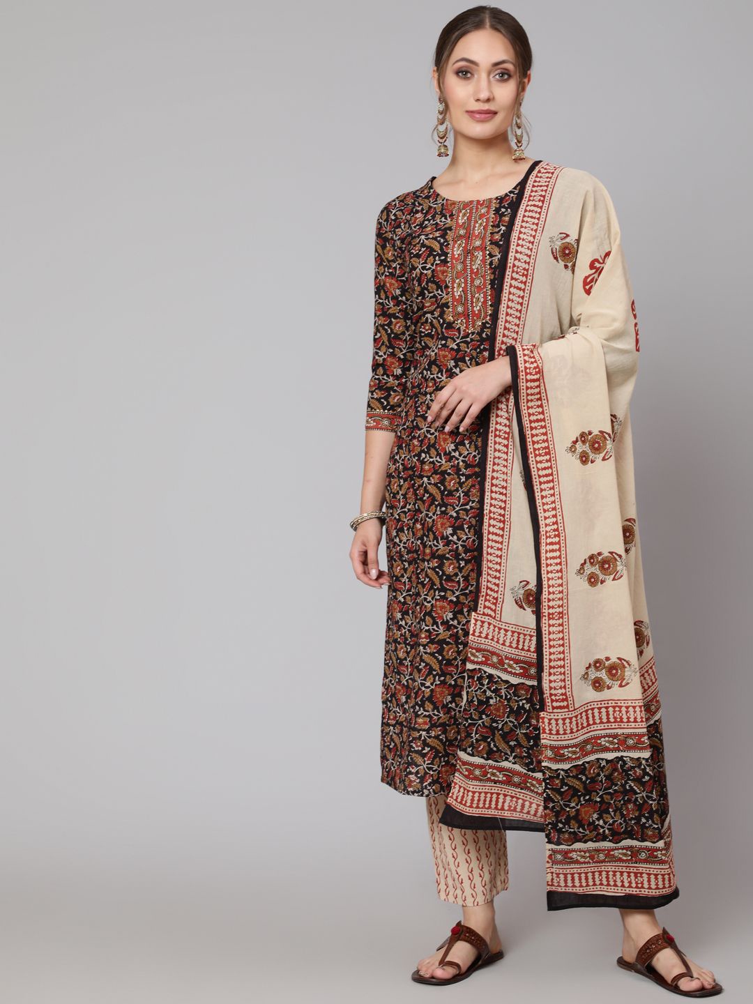GLAM ROOTS Women Floral Printed Regular Pure Cotton Kurta with Trousers & With Dupatta, Black
GLAM ROOTS Women Floral Printed Regular Pure Cotton Kurta with Trousers & With Dupatta, Black