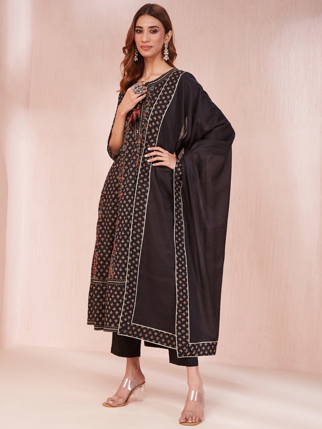 Yufta Women Ethnic Motifs Printed Regular Sequinned Pure Cotton Kurta with Trousers & With Dupatta, Black
Yufta Women Ethnic Motifs Printed Regular Sequinned Pure Cotton Kurta with Trousers & With Dupatta, Black