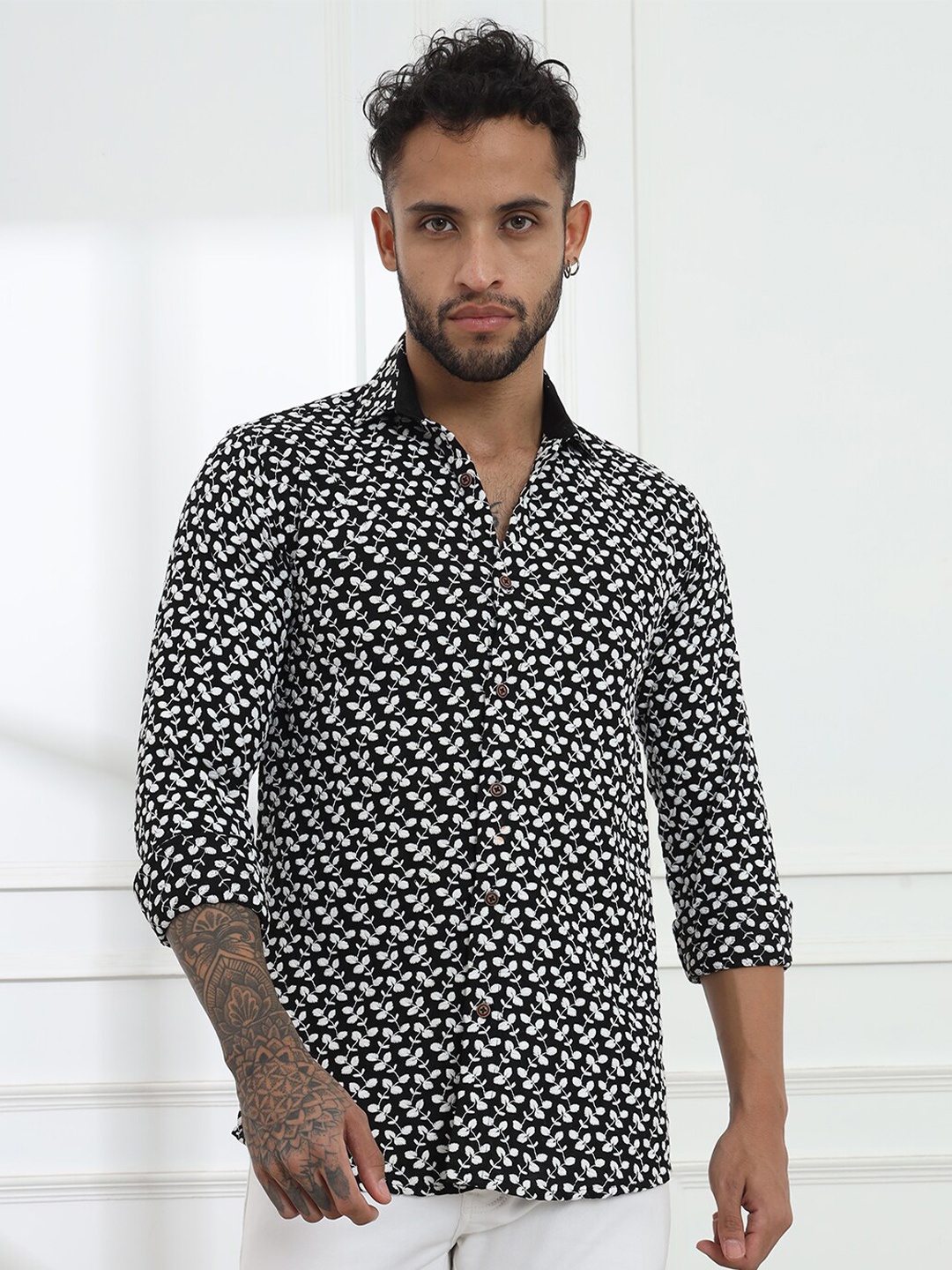 Firangi Yarn India Slim Fit Floral Chikankari Embroidered Organic Cotton Party Shirt, Black
Firangi Yarn India Slim Fit Floral Chikankari Embroidered Organic Cotton Party Shirt, Black