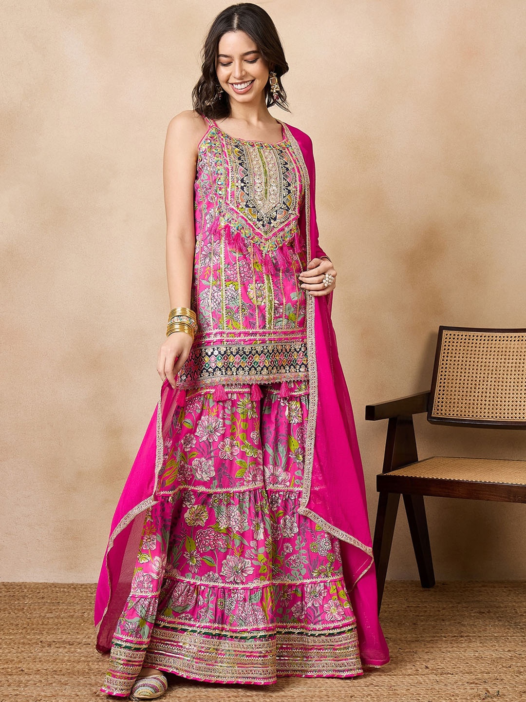 KAVINDI Women Ethnic Motifs Printed Regular Gotta Patti Pure Cotton Top with Sharara & With Dupatta, Pink
KAVINDI Women Ethnic Motifs Printed Regular Gotta Patti Pure Cotton Top with Sharara & With Dupatta, Pink