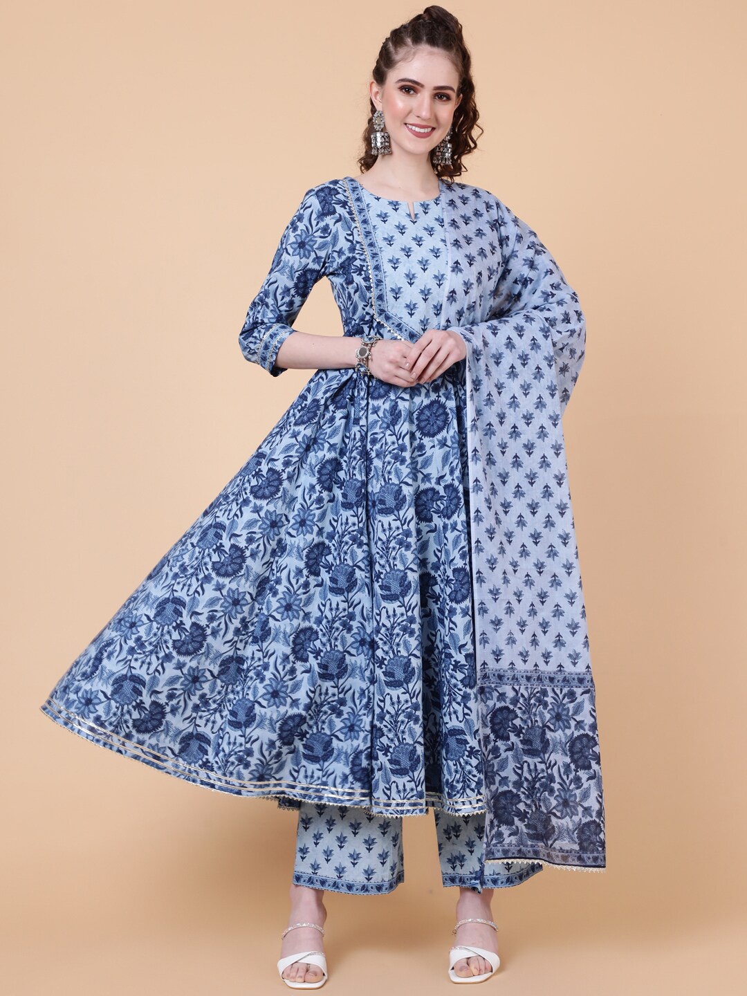 GULMOHAR JAIPUR Floral Printed Regular Pure Cotton Kurta with Trousers & Dupatta, Blue
GULMOHAR JAIPUR Floral Printed Regular Pure Cotton Kurta with Trousers & Dupatta, Blue