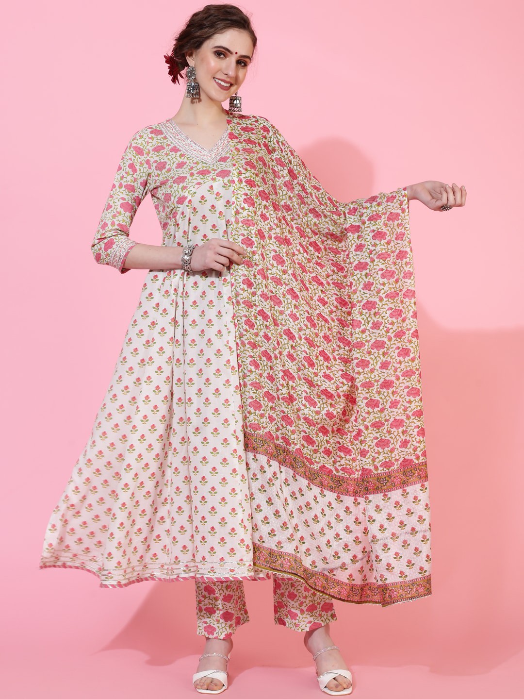 GULMOHAR JAIPUR Women Floral Printed Regular Kurta with Palazzos & With Dupatta, White
GULMOHAR JAIPUR Women Floral Printed Regular Kurta with Palazzos & With Dupatta, White