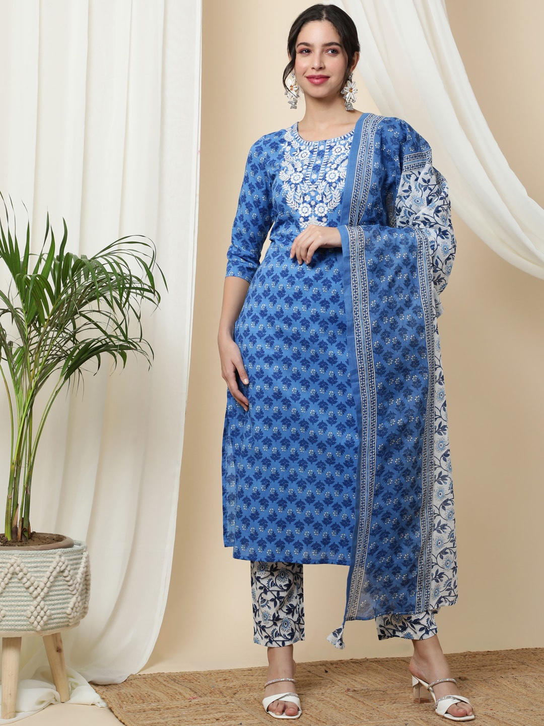 GULMOHAR JAIPUR Women Floral Printed Regular Pure Cotton Kurta with Trousers & With Dupatta, Blue
GULMOHAR JAIPUR Women Floral Printed Regular Pure Cotton Kurta with Trousers & With Dupatta, Blue