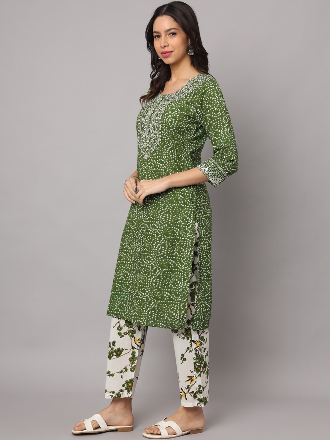 Fusion Threads Women Bandhani Embroidered Regular Thread Work Pure Cotton Kurta with Trousers, Green
Fusion Threads Women Bandhani Embroidered Regular Thread Work Pure Cotton Kurta with Trousers, Green
