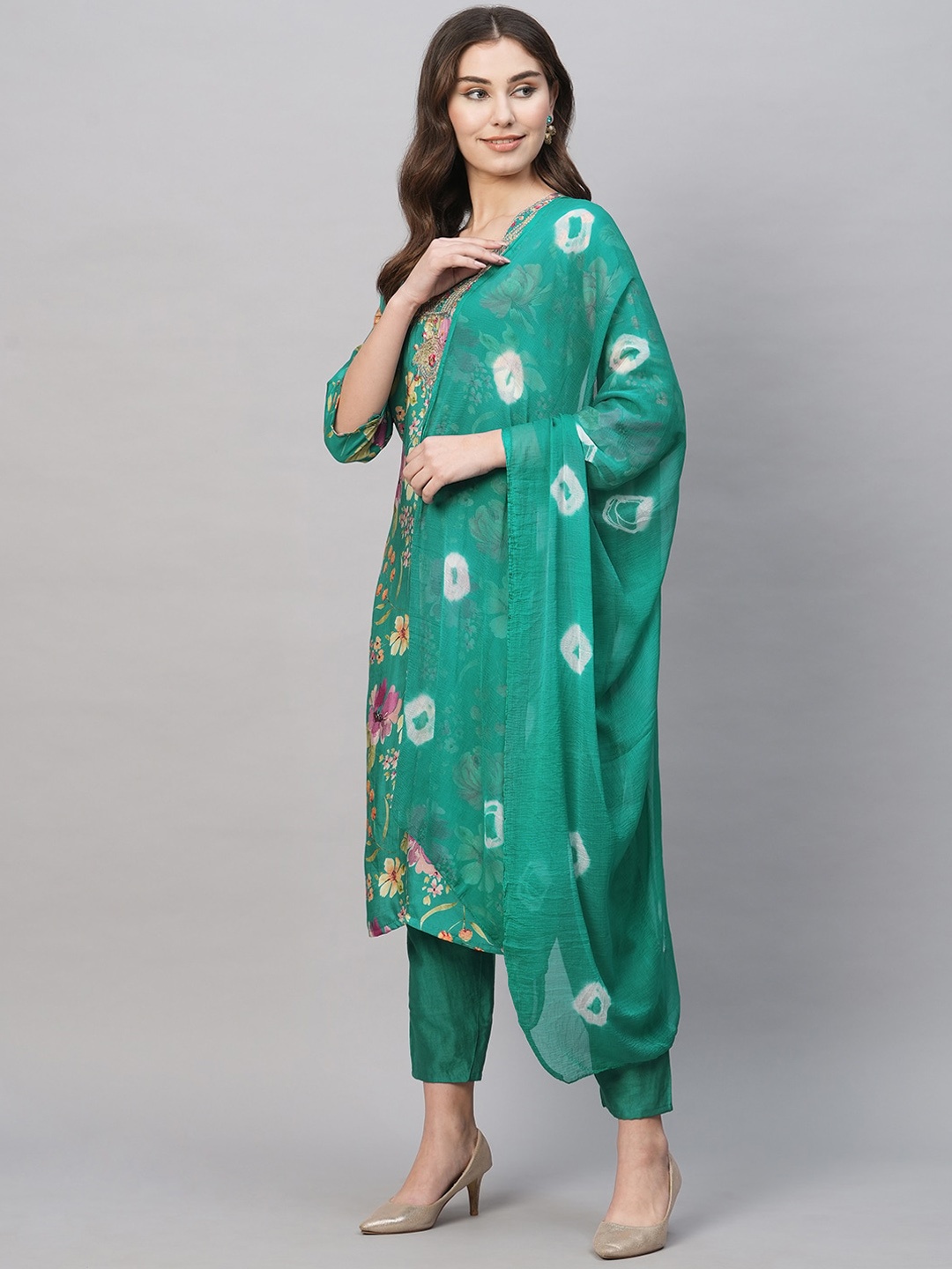 Kiana House Of Fashion Women Floral Printed Regular Thread Work Kurta with Trousers & With Dupatta, Green
Kiana House Of Fashion Women Floral Printed Regular Thread Work Kurta with Trousers & With Dupatta, Green