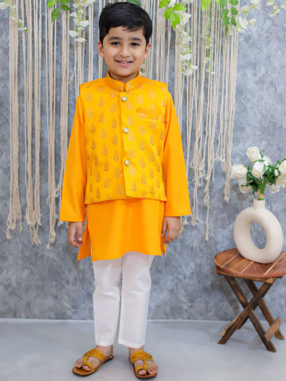 BownBee Boys Mandarin Collar Regular Pure Cotton Kurta with Pyjamas & Nehru Jacket, Yellow
BownBee Boys Mandarin Collar Regular Pure Cotton Kurta with Pyjamas & Nehru Jacket, Yellow