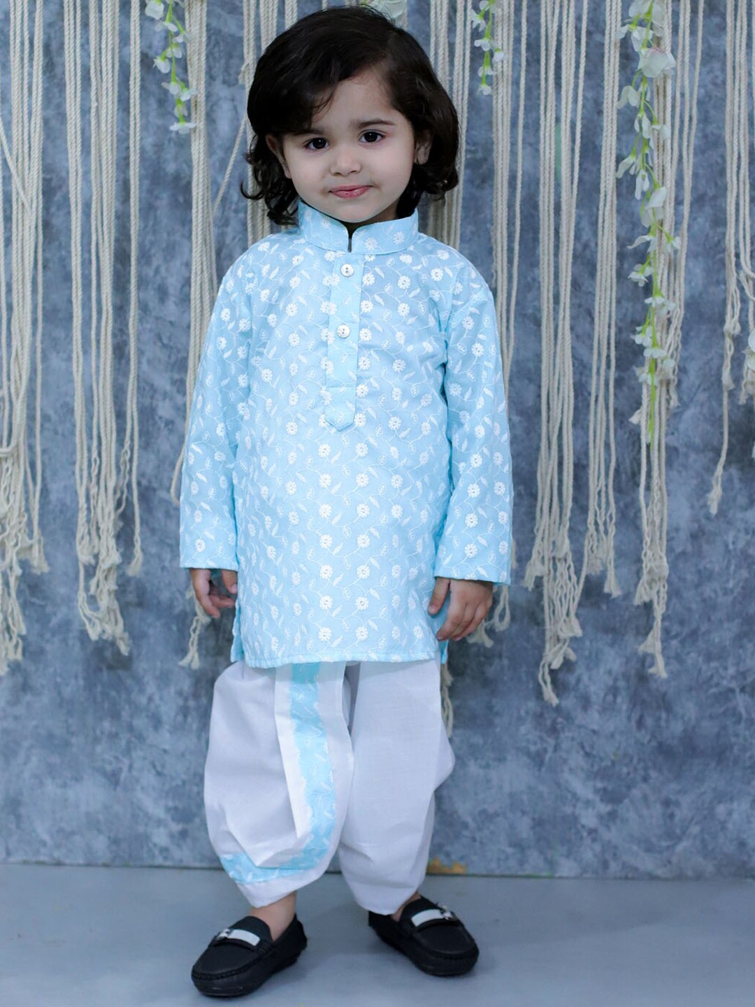BownBee Boys Floral Embroidered Regular Lucknowi Chikankari Cotton Kurta with Dhoti Pants, Blue
BownBee Boys Floral Embroidered Regular Lucknowi Chikankari Cotton Kurta with Dhoti Pants, Blue