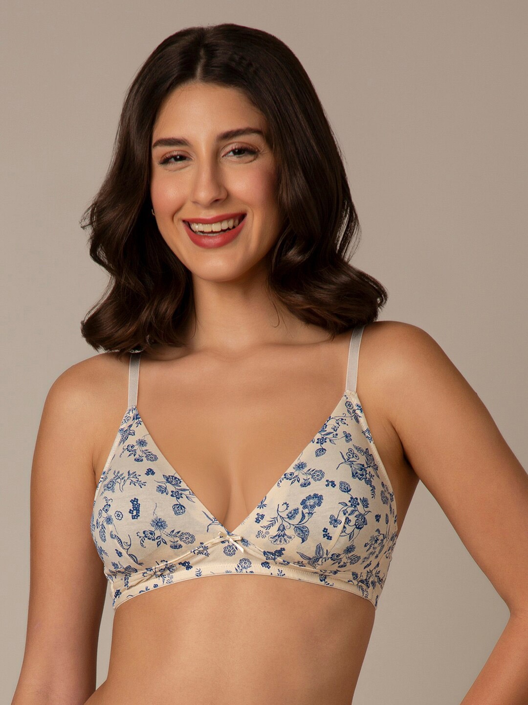 Amante Floral Lightly Padded Half Coverage Cotton Plunge T-shirt Bra with All Day Comfort, White
Amante Floral Lightly Padded Half Coverage Cotton Plunge T-shirt Bra with All Day Comfort, White