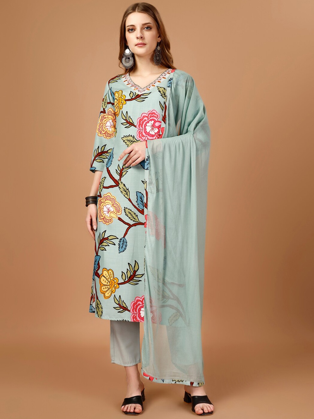 GORGONE Women Floral Printed Regular Thread Work Kurta with Trousers & With Dupatta, Green
GORGONE Women Floral Printed Regular Thread Work Kurta with Trousers & With Dupatta, Green
