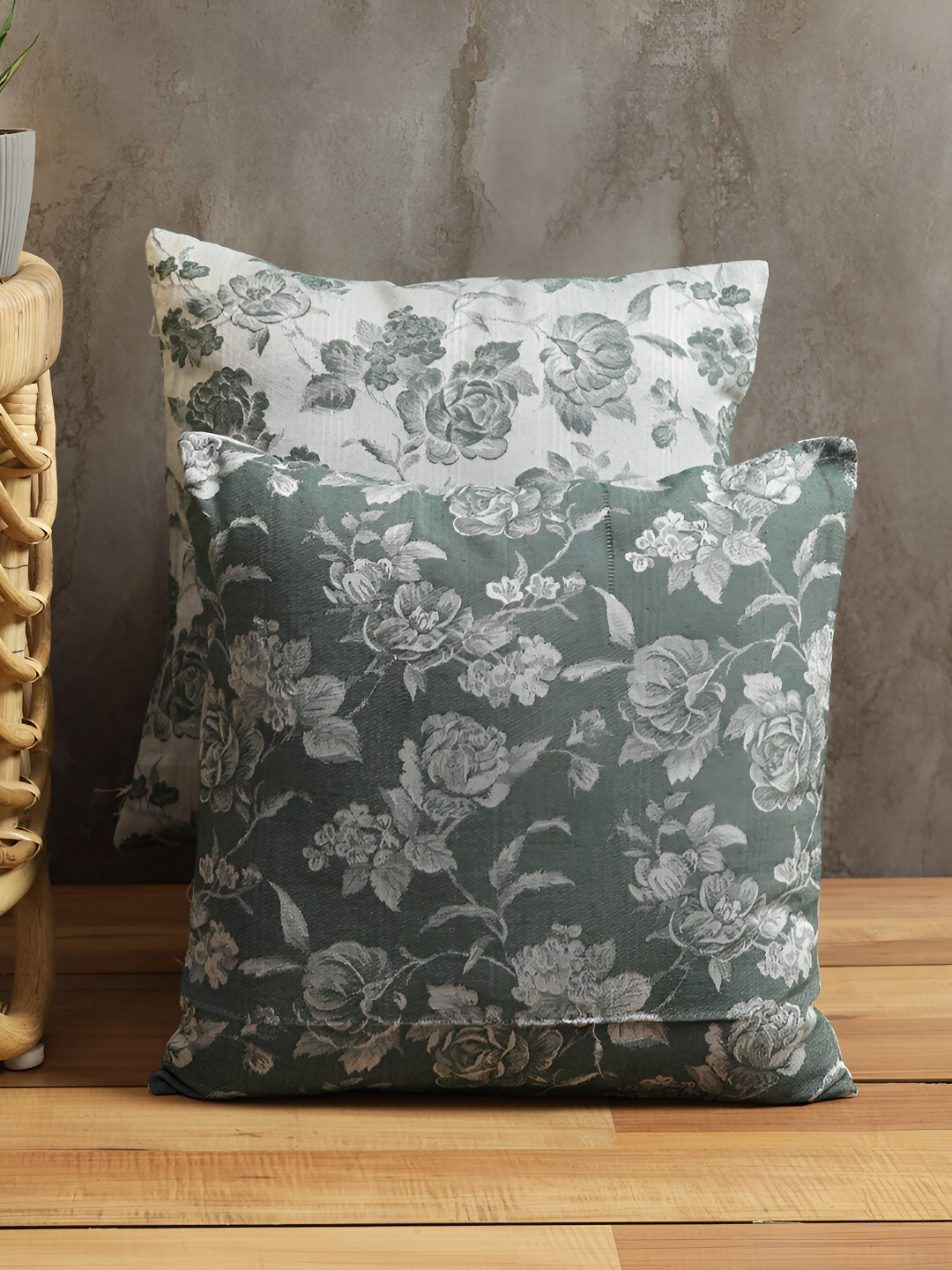ROMEE Green & White Set of 2 Floral Square Cushion Covers
ROMEE Green & White Set of 2 Floral Square Cushion Covers