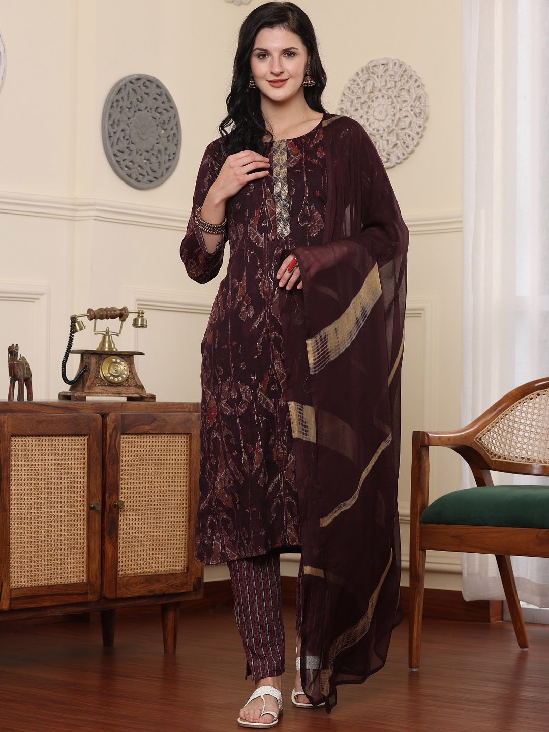 SmartRAHO Women Floral Embroidered Regular Beads and Stones Pure Silk Kurta with Trousers & With Dupatta, Maroon
SmartRAHO Women Floral Embroidered Regular Beads and Stones Pure Silk Kurta with Trousers & With Dupatta, Maroon