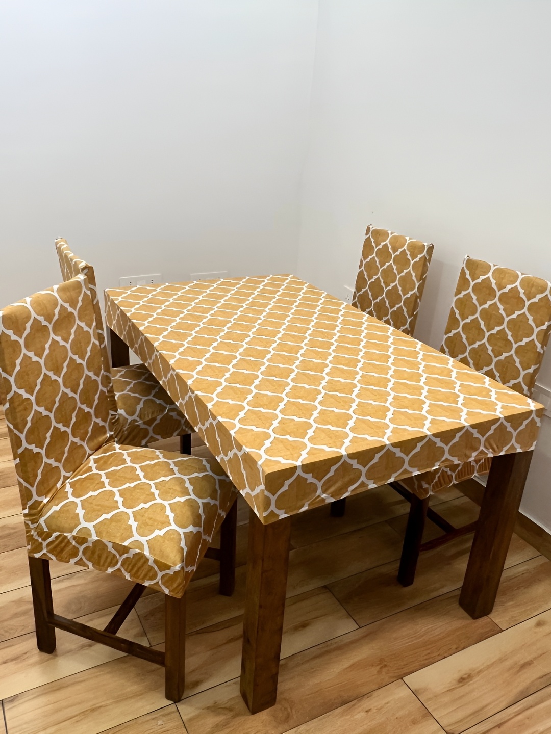 ohello 4 Pcs Yellow Geometric Printed Elasticated Fitted Chair Covers With Table Cover
ohello 4 Pcs Yellow Geometric Printed Elasticated Fitted Chair Covers With Table Cover