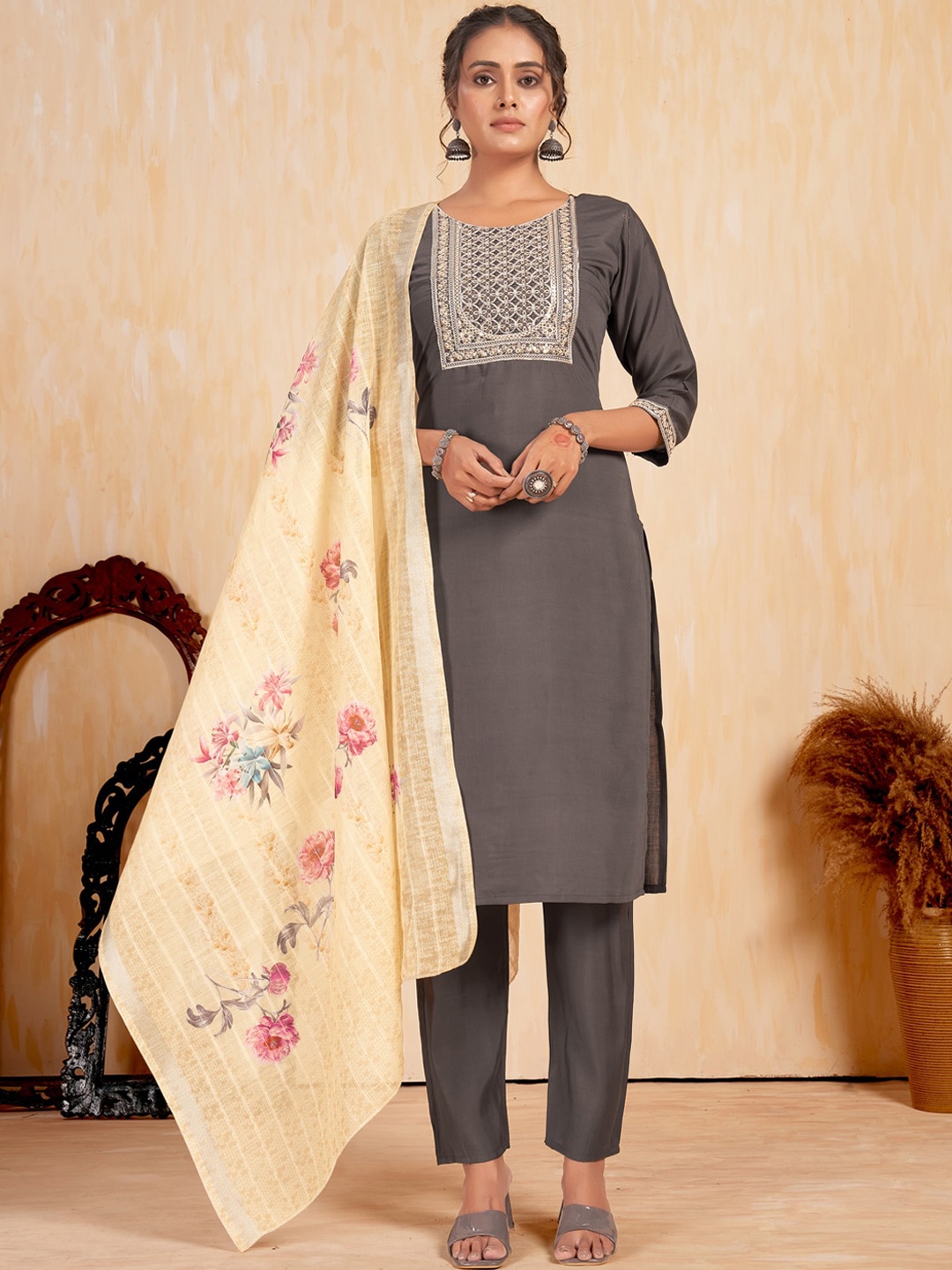 STYLE SAMSARA Floral Yoke Design Thread Work Straight Kurta With Trousers & Dupatta, Grey
STYLE SAMSARA Floral Yoke Design Thread Work Straight Kurta With Trousers & Dupatta, Grey