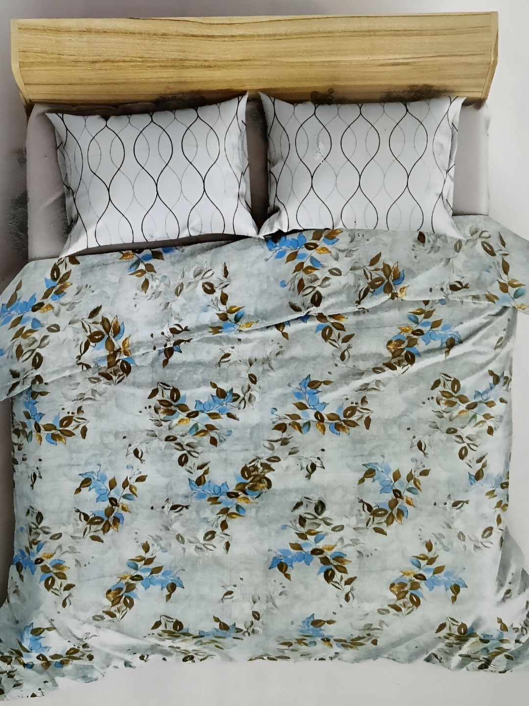 Signature Pepper Grey & Blue Floral 160 TC Cotton Queen Bedsheet with 2 Pillow Covers
Signature Pepper Grey & Blue Floral 160 TC Cotton Queen Bedsheet with 2 Pillow Covers