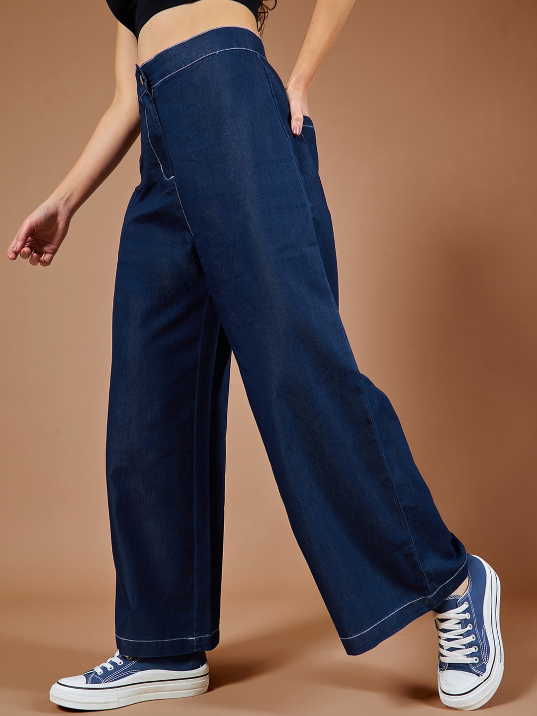 The Roadster Lifestyle Co. Women Flared High-Rise Clean Look Stretchable Jeans, Navy blue
The Roadster Lifestyle Co. Women Flared High-Rise Clean Look Stretchable Jeans, Navy blue