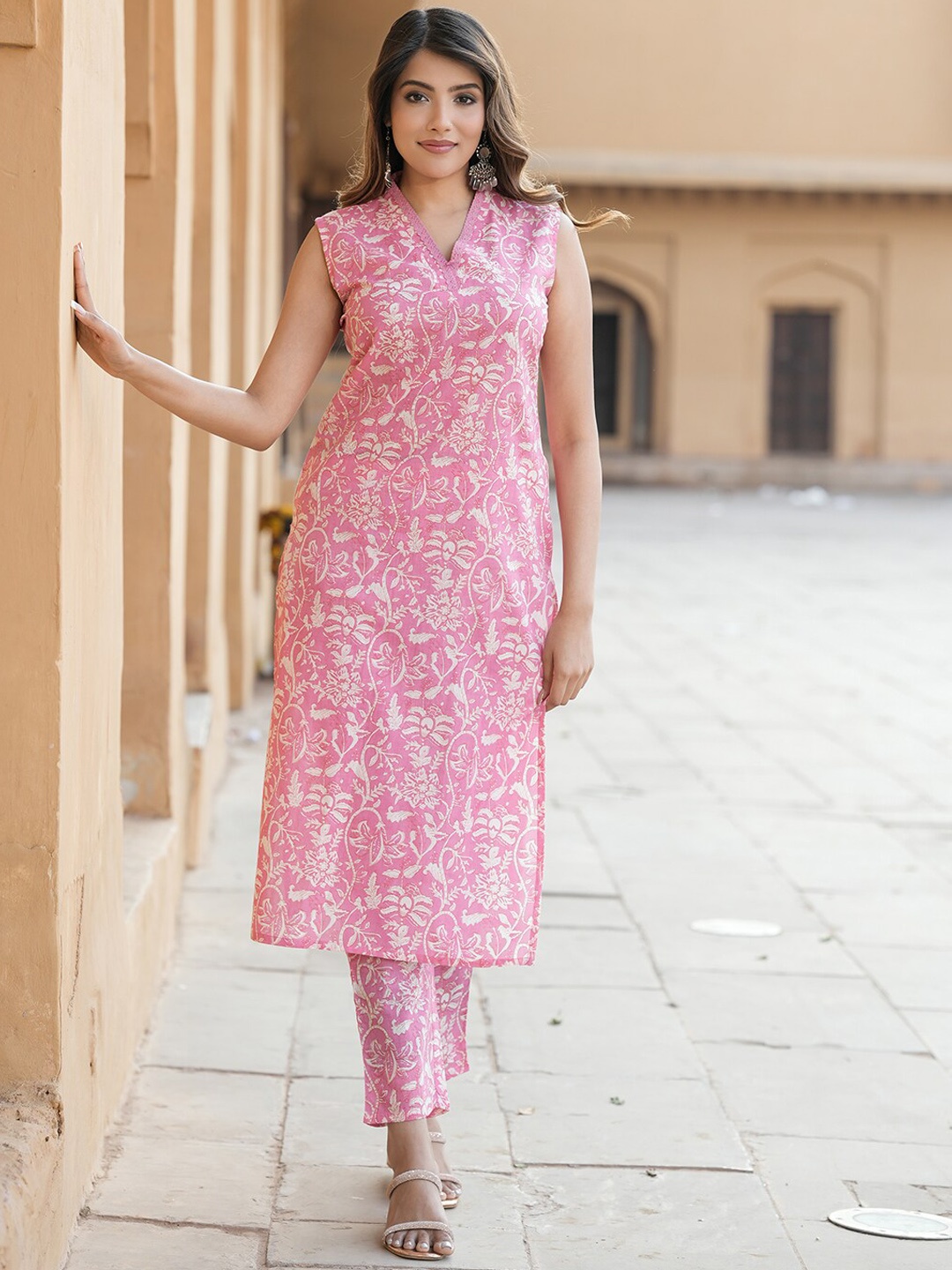 KALINI Floral Printed Sleeveless Gotta Patti Pure Cotton Straight Kurta With Trouser, Pink
KALINI Floral Printed Sleeveless Gotta Patti Pure Cotton Straight Kurta With Trouser, Pink