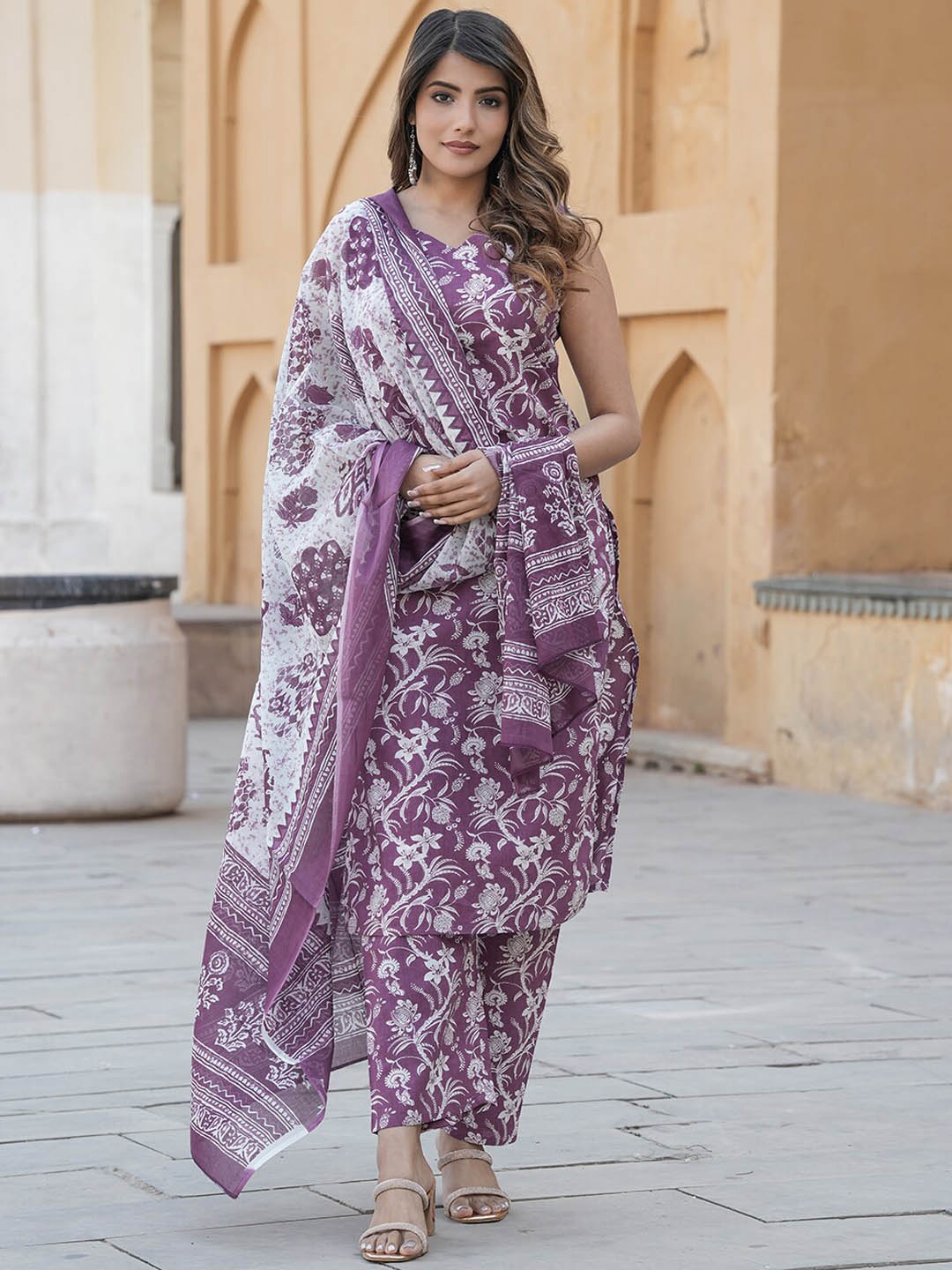 KALINI Floral Printed Sweetheart Neck Pure Cotton Straight Kurta Trousers & Dupatta, Purple
KALINI Floral Printed Sweetheart Neck Pure Cotton Straight Kurta Trousers & Dupatta, Purple