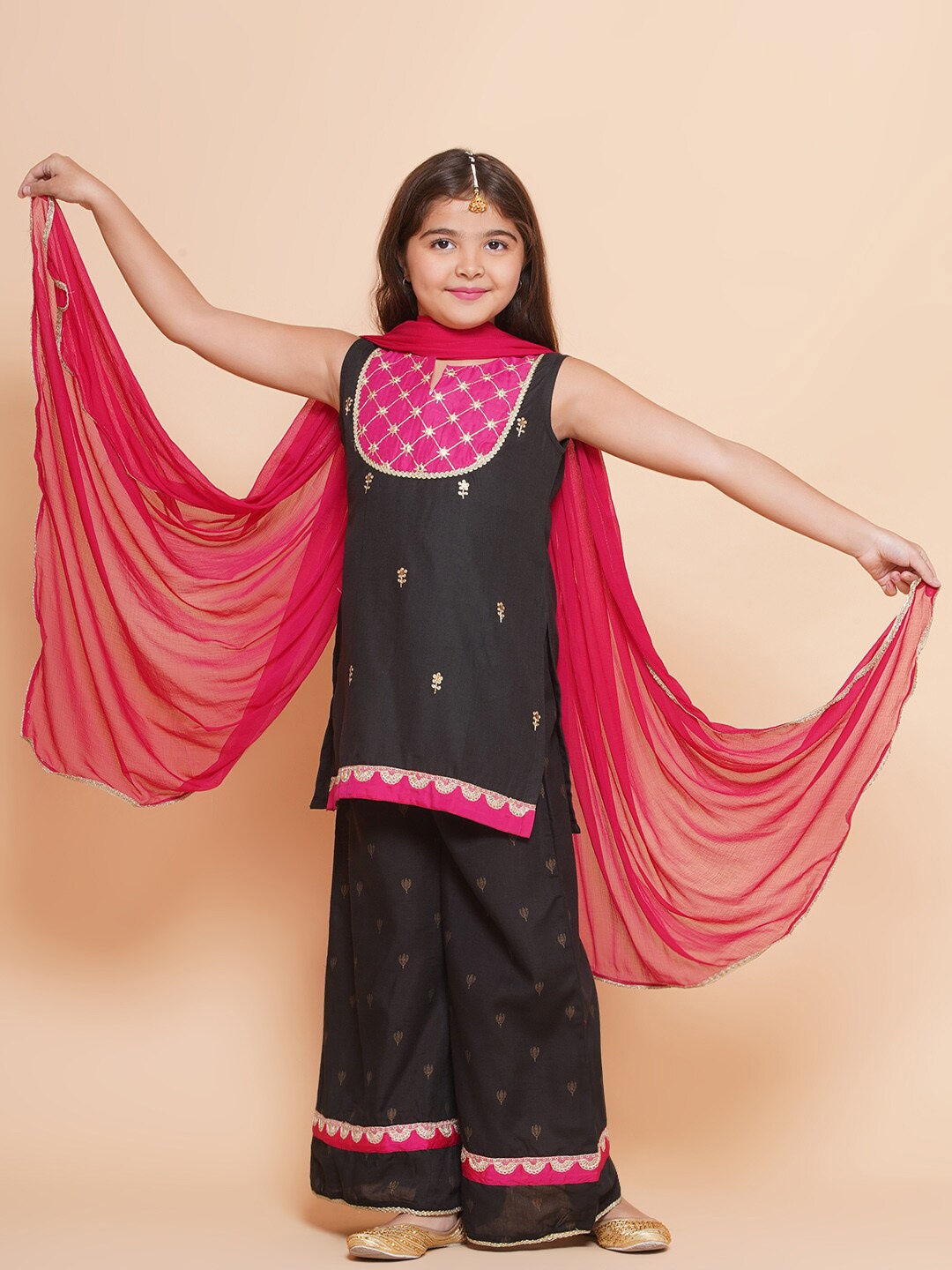 Bitiya by Bhama Girls Ethnic Motifs Embroidered Mirror Work Kurta With Palazzos & Dupatta, Black
Bitiya by Bhama Girls Ethnic Motifs Embroidered Mirror Work Kurta With Palazzos & Dupatta, Black