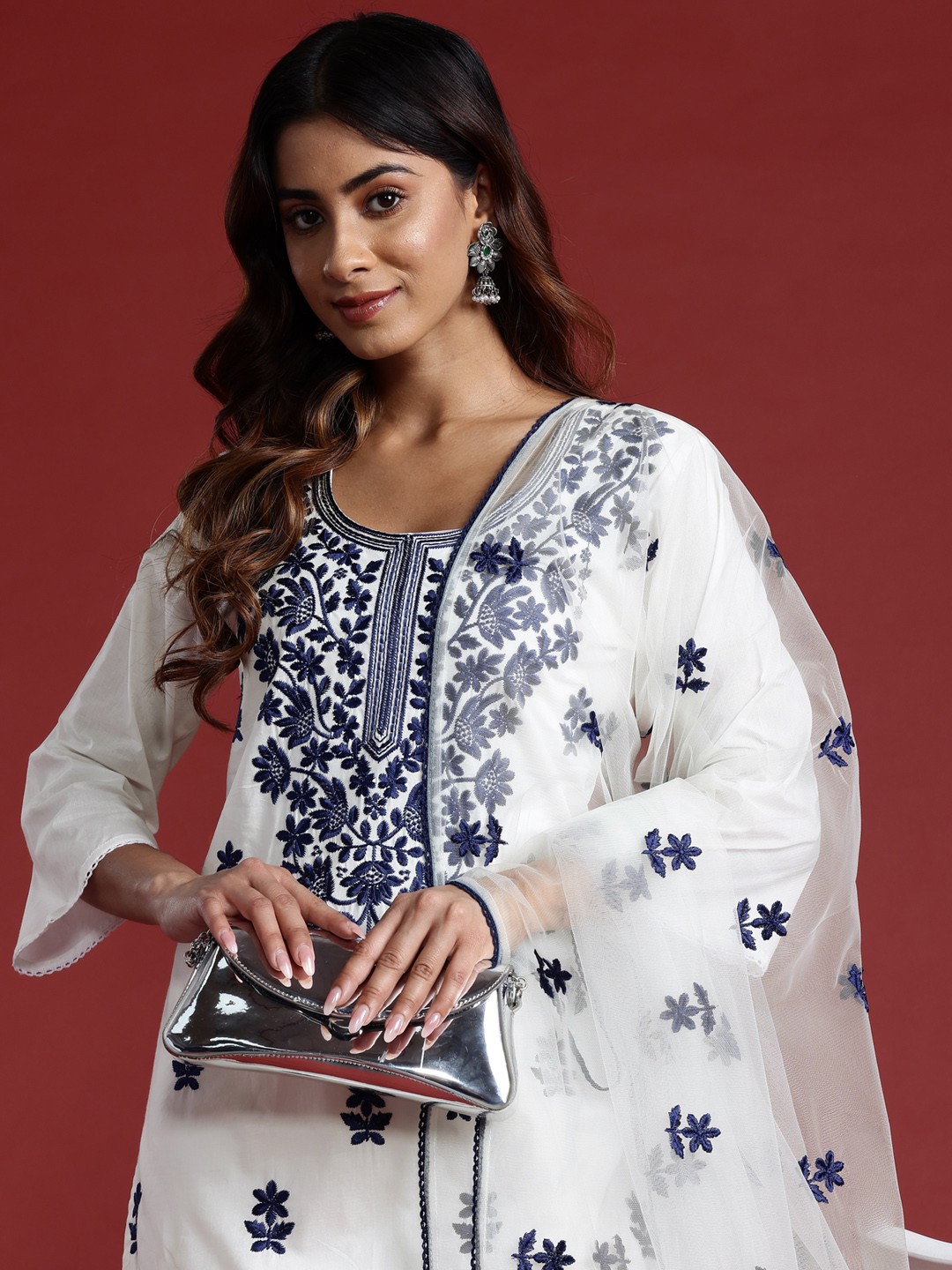 Tikhi Imli Women Floral Yoke Design Regular Thread Work Pure Cotton Kurta with Trousers & With Dupatta, White
Tikhi Imli Women Floral Yoke Design Regular Thread Work Pure Cotton Kurta with Trousers & With Dupatta, White