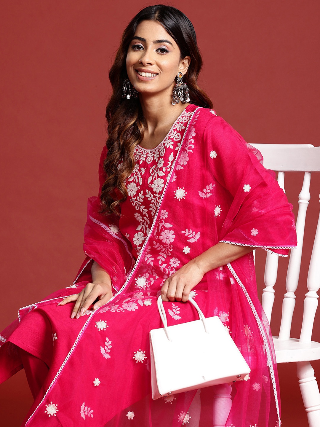 Tikhi Imli Women Floral Embroidered Regular Thread Work Kurta with Trousers & With Dupatta, Pink
Tikhi Imli Women Floral Embroidered Regular Thread Work Kurta with Trousers & With Dupatta, Pink