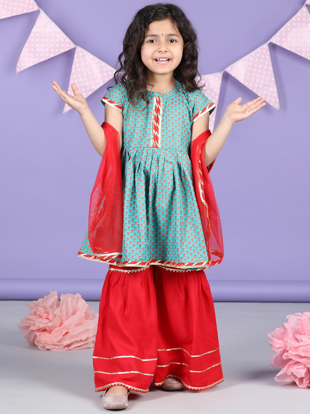 Here&Now X Kinder KidsGirls Floral Printed Gotta Patti Pure Cotton Kurta With Sharara & Dupatta, Blue
Here&Now X Kinder KidsGirls Floral Printed Gotta Patti Pure Cotton Kurta With Sharara & Dupatta, Blue