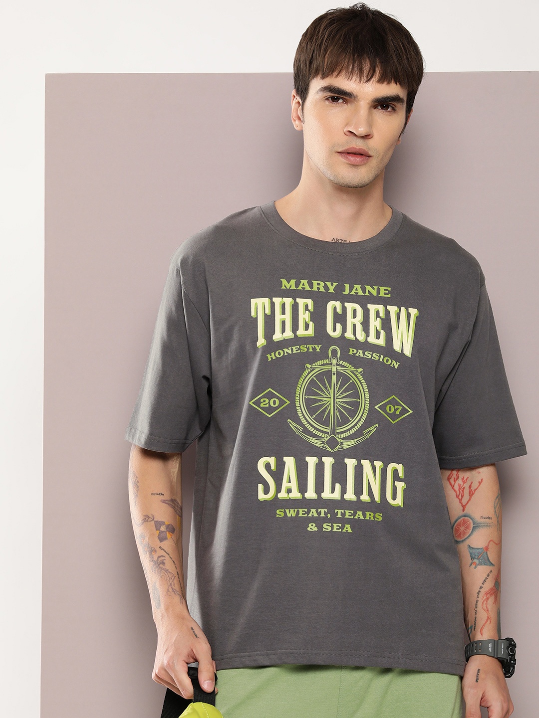 DILLINGER Men Typography Printed Oversized Drop-Shoulder Sleeves Pure Cotton T-shirt, Grey
DILLINGER Men Typography Printed Oversized Drop-Shoulder Sleeves Pure Cotton T-shirt, Grey