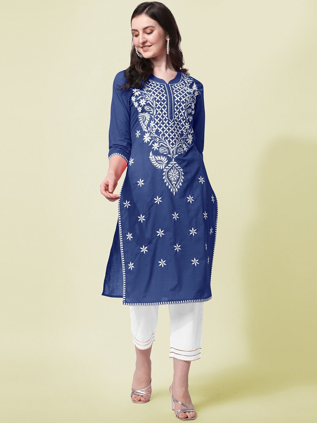 KALINI Ethnic Motifs Embroidered Round Neck Three-Quarter Sleeves Pure Cotton Kurta Set, Blue
KALINI Ethnic Motifs Embroidered Round Neck Three-Quarter Sleeves Pure Cotton Kurta Set, Blue