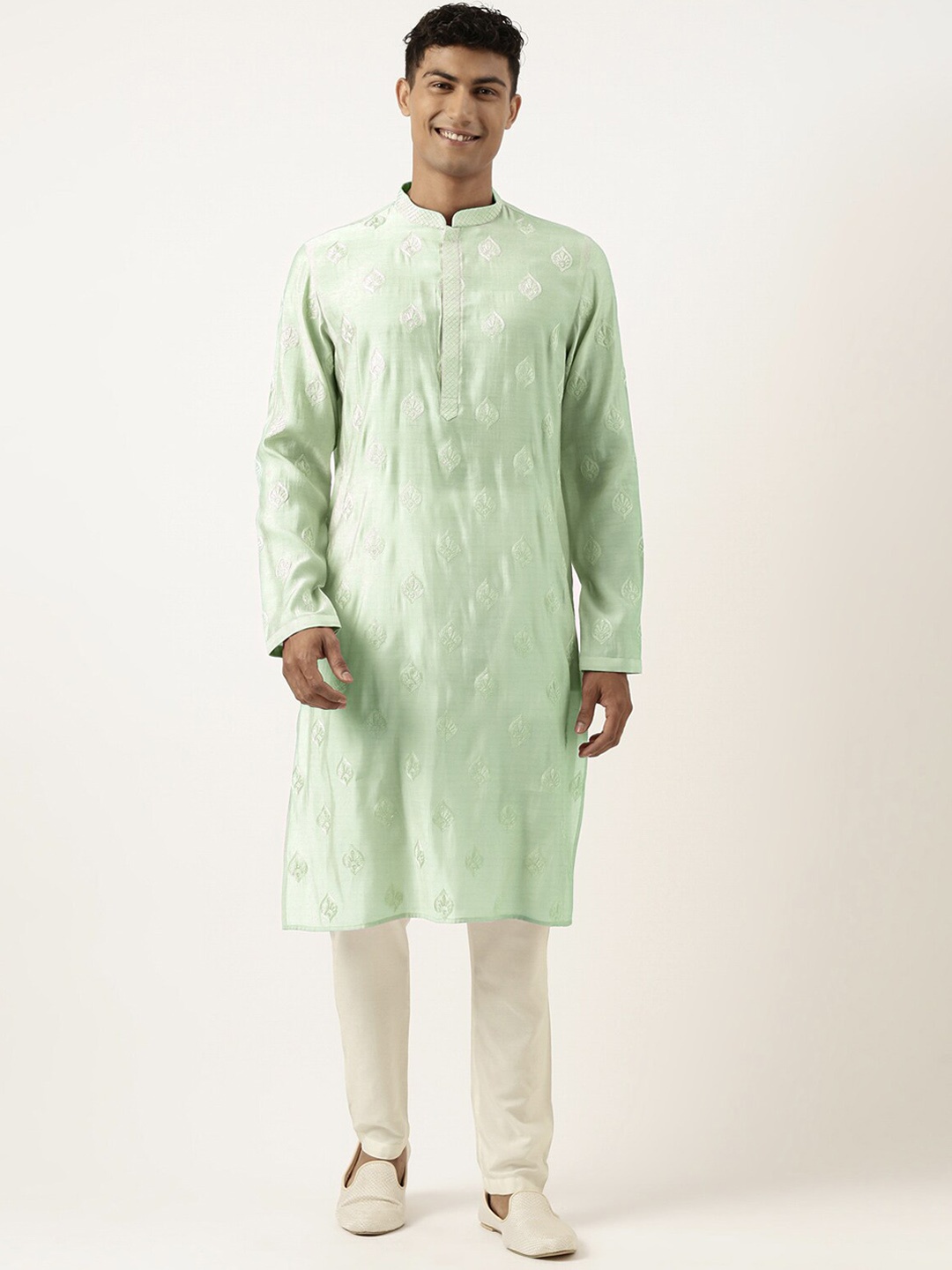 TheEthnic.Co Ethnic Motifs Embroidered Regular Thread Work Kurta with Pyjamas, Green
TheEthnic.Co Ethnic Motifs Embroidered Regular Thread Work Kurta with Pyjamas, Green