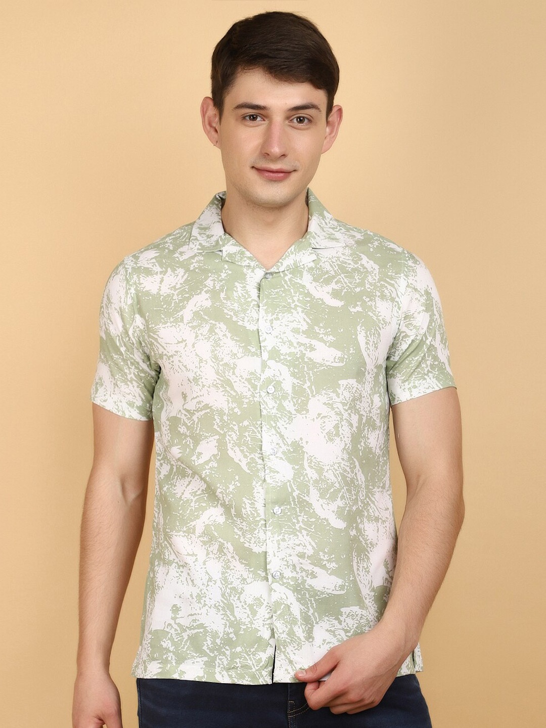 V-Mart Slim Fit Floral Short Sleeves Spread Collar Opaque Printed Casual Shirt, Green
V-Mart Slim Fit Floral Short Sleeves Spread Collar Opaque Printed Casual Shirt, Green