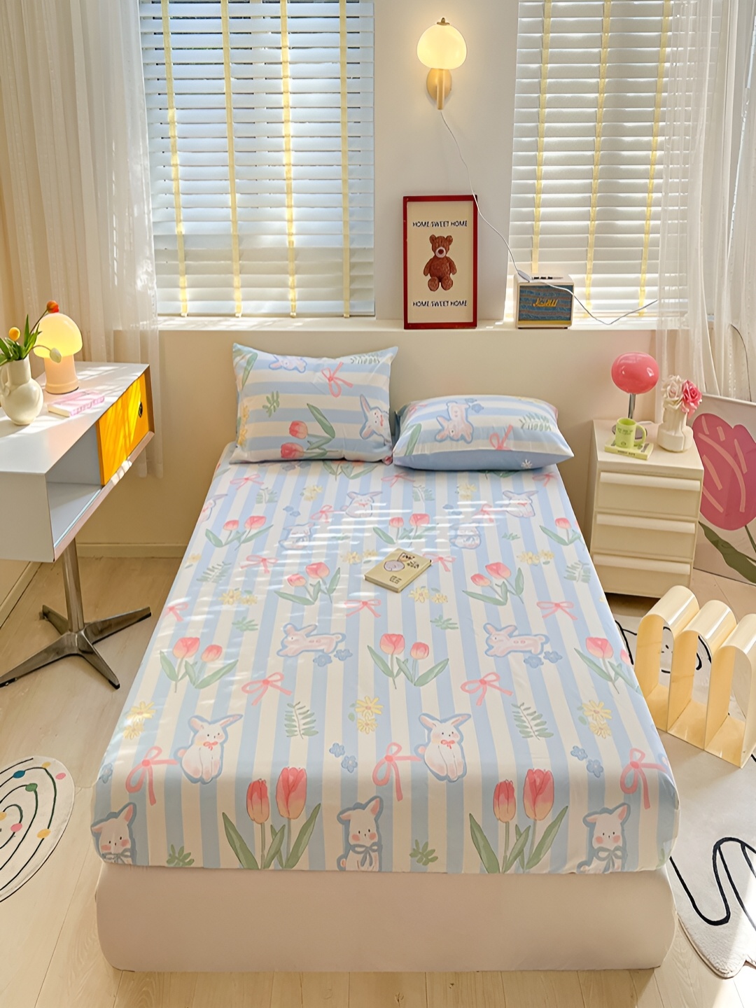 JC HOME White & Blue Printed 210TC Cotton Fitted Queen Bedsheet with 2 Pillow Covers
JC HOME White & Blue Printed 210TC Cotton Fitted Queen Bedsheet with 2 Pillow Covers