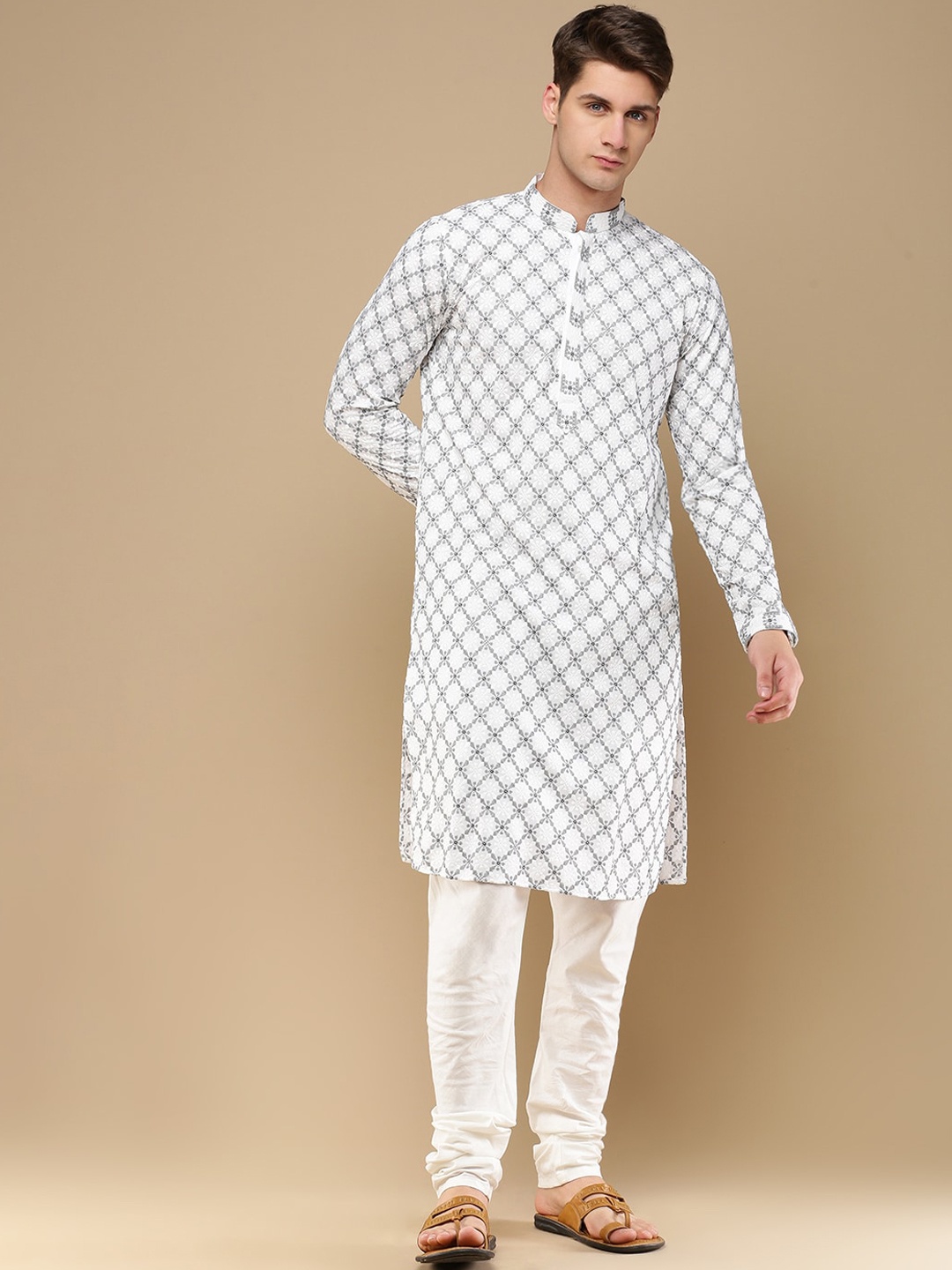 Sanwara Ethnic Motifs Woven Design Thread Work Straight Kurta with Churidar, Off white
Sanwara Ethnic Motifs Woven Design Thread Work Straight Kurta with Churidar, Off white