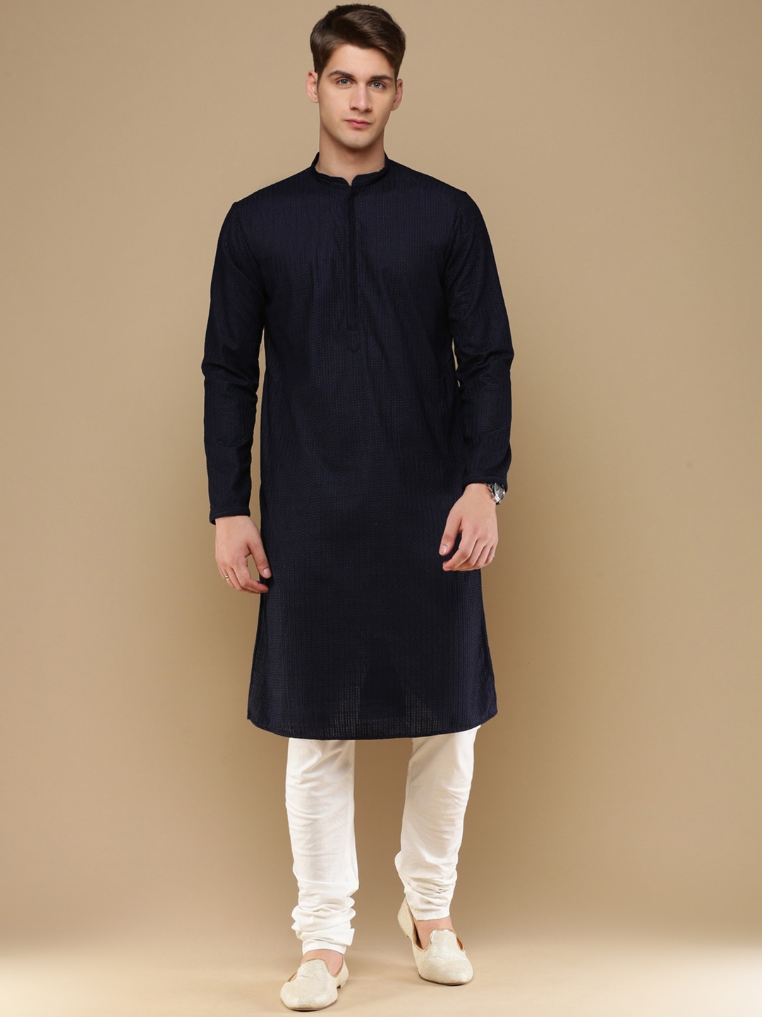 Sanwara Ethnic Motifs Embroidered Regular Chikankari Kurta with Pyjamas, Blue
Sanwara Ethnic Motifs Embroidered Regular Chikankari Kurta with Pyjamas, Blue