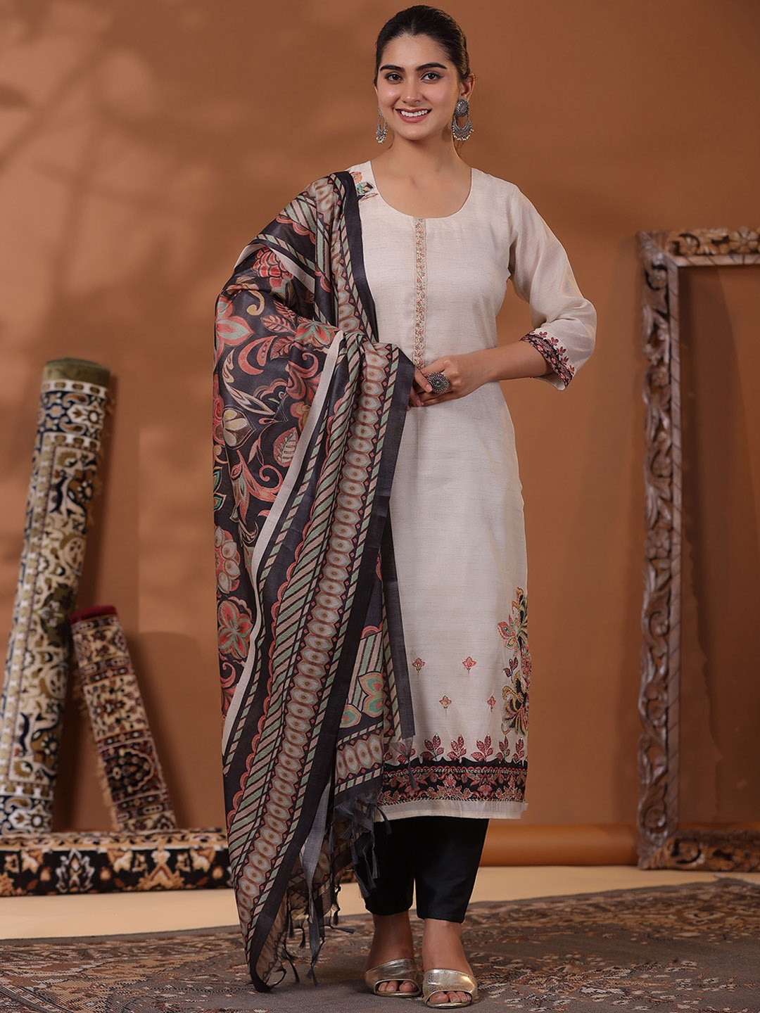 FASHOR Ethnic Motifs Embroidered Thread Work Chanderi Silk Kurta Trousers & Dupatta, Cream
FASHOR Ethnic Motifs Embroidered Thread Work Chanderi Silk Kurta Trousers & Dupatta, Cream