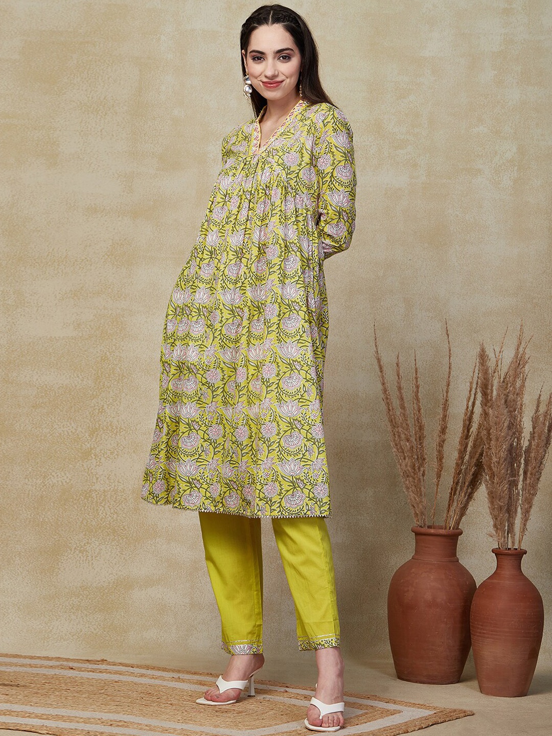 FASHOR Floral Printed Pleated V-Neck Three-Quarter Sleeves Pure Cotton Kurta with Trousers, Yellow
FASHOR Floral Printed Pleated V-Neck Three-Quarter Sleeves Pure Cotton Kurta with Trousers, Yellow