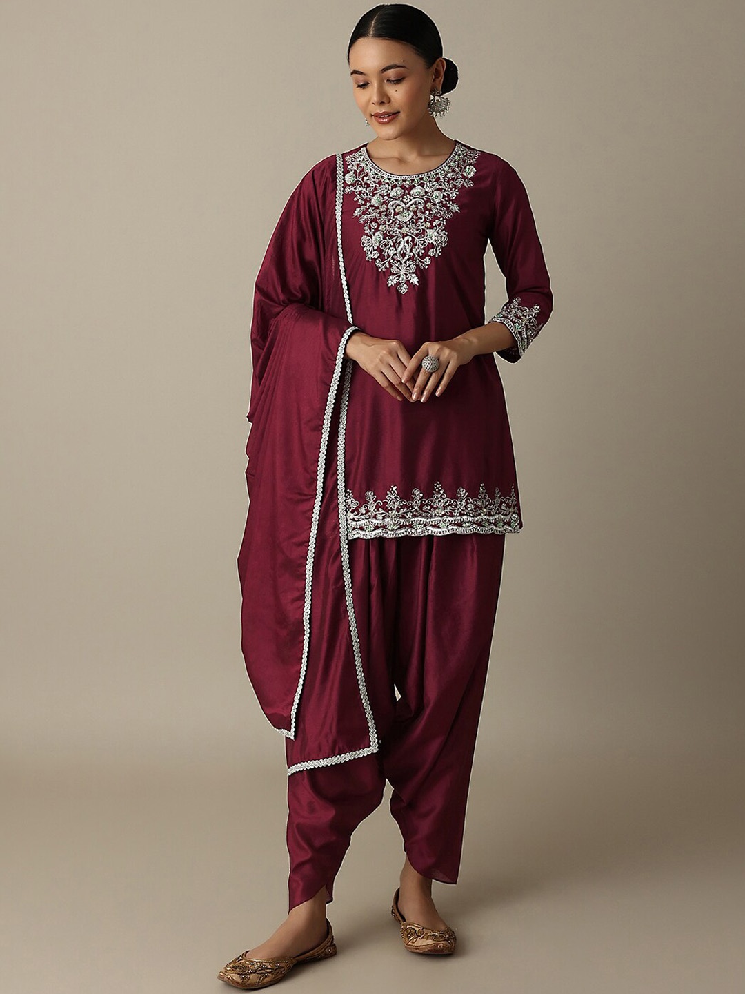 KALKI Fashion Floral Embroidered Regular Thread Work Kurta with Salwar & With Dupatta, Red
KALKI Fashion Floral Embroidered Regular Thread Work Kurta with Salwar & With Dupatta, Red
