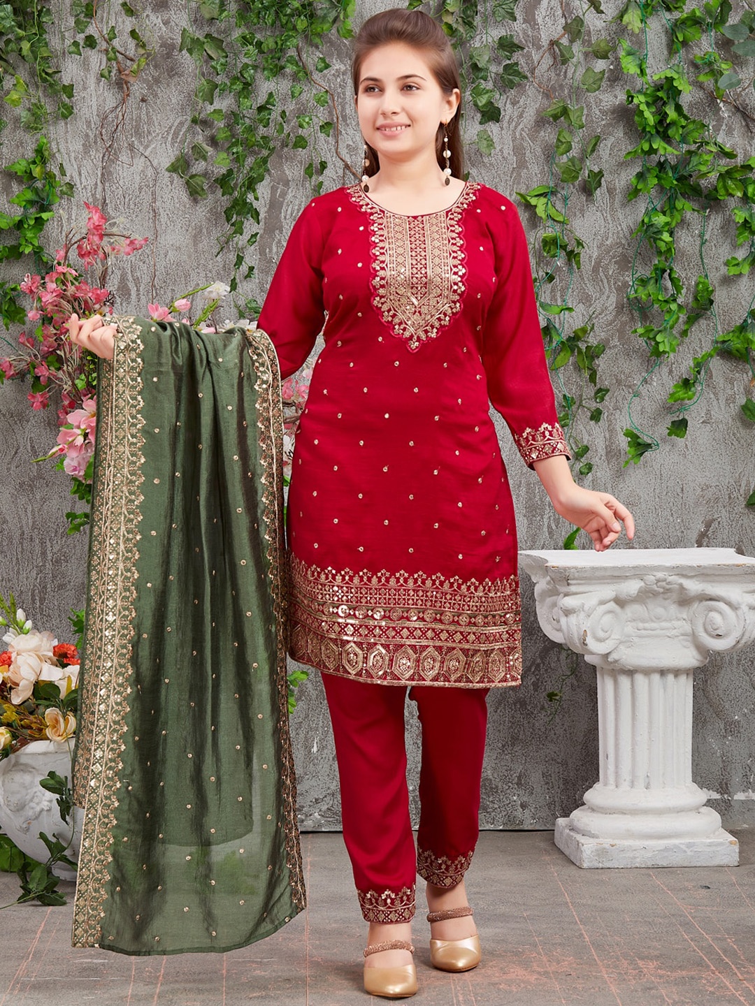 BAESD Girls Ethnic Motifs Embroidered Straight Thread Work Pure Silk Kurta Set, Pink
BAESD Girls Ethnic Motifs Embroidered Straight Thread Work Pure Silk Kurta Set, Pink