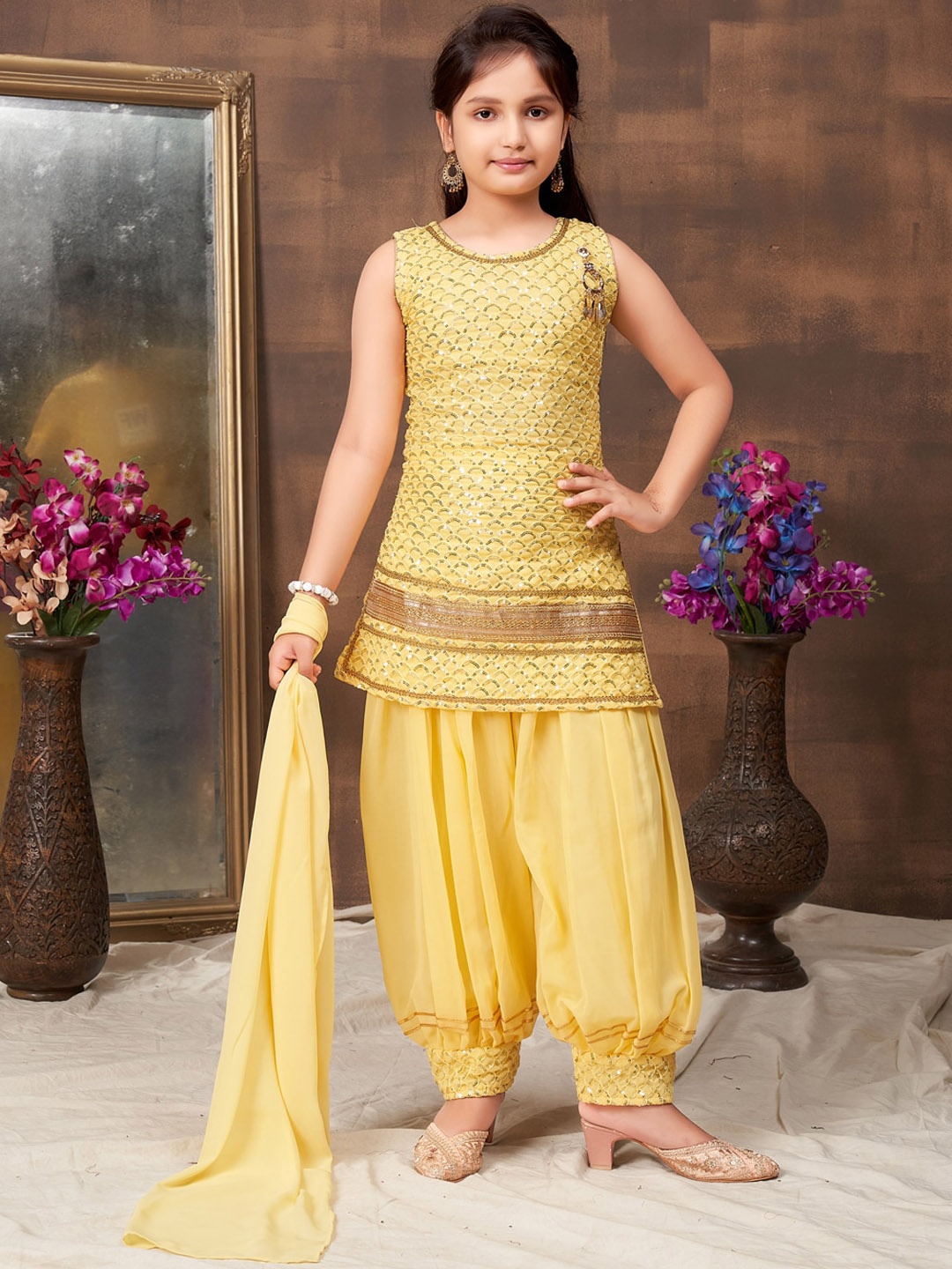 BAESD Girls Floral Printed Round Neck Sleeveless Sequinned Kurta With Patiala & Dupatta, Yellow
BAESD Girls Floral Printed Round Neck Sleeveless Sequinned Kurta With Patiala & Dupatta, Yellow