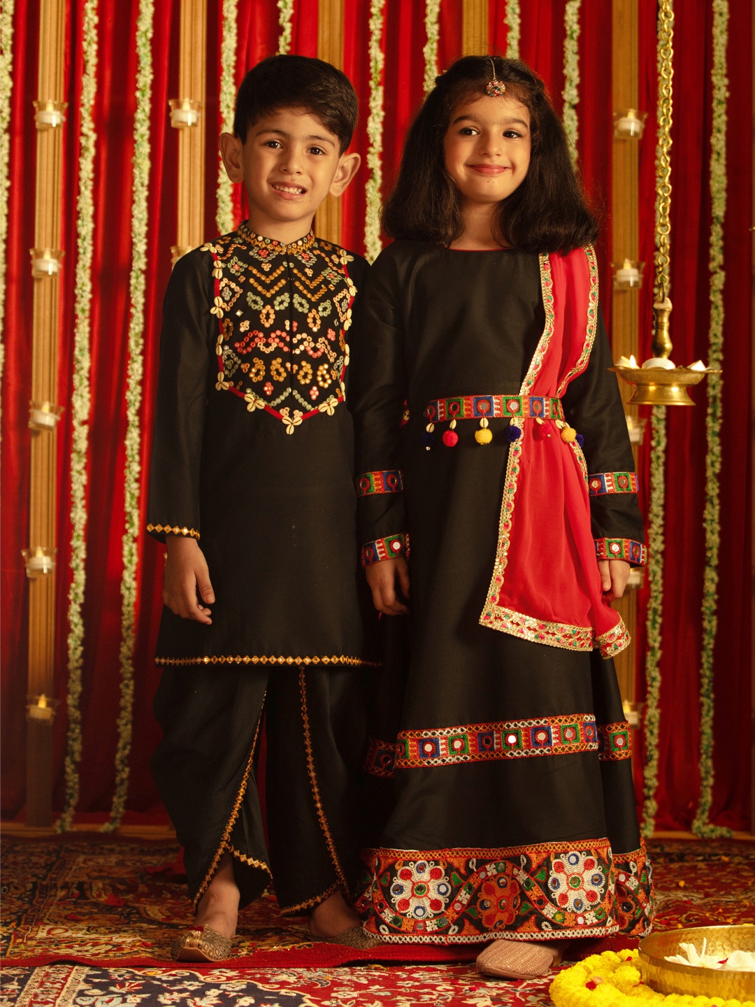 VASTRAMAY Boys Floral Embroidered Regular Mirror Work Straight Kurta With Dhoti Pants, Black
VASTRAMAY Boys Floral Embroidered Regular Mirror Work Straight Kurta With Dhoti Pants, Black