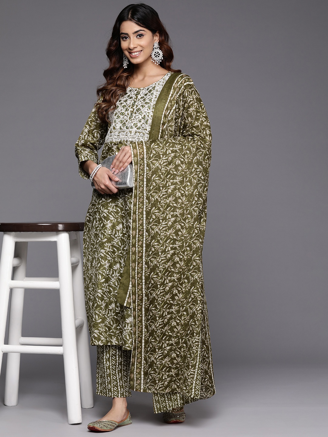 Varanga Women Floral Printed Regular Sequinned Kurta with Trousers & With Dupatta, Olive
Varanga Women Floral Printed Regular Sequinned Kurta with Trousers & With Dupatta, Olive