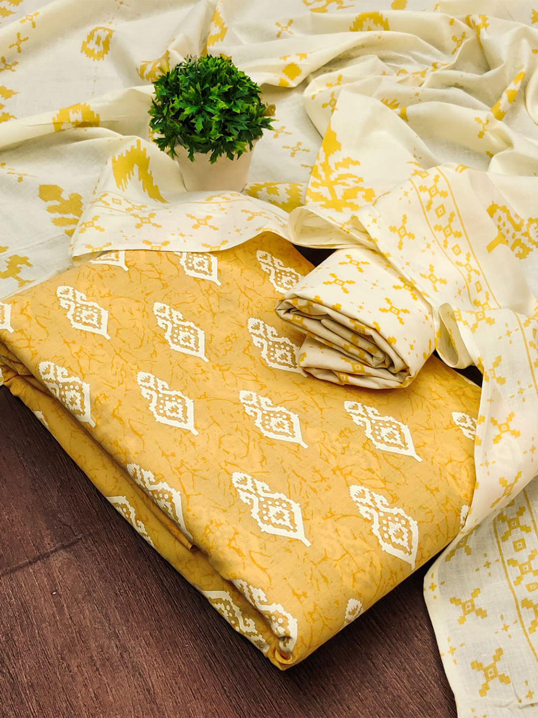 mimi design Printed Jute Cotton Unstitched Dress Material, Yellow
mimi design Printed Jute Cotton Unstitched Dress Material, Yellow