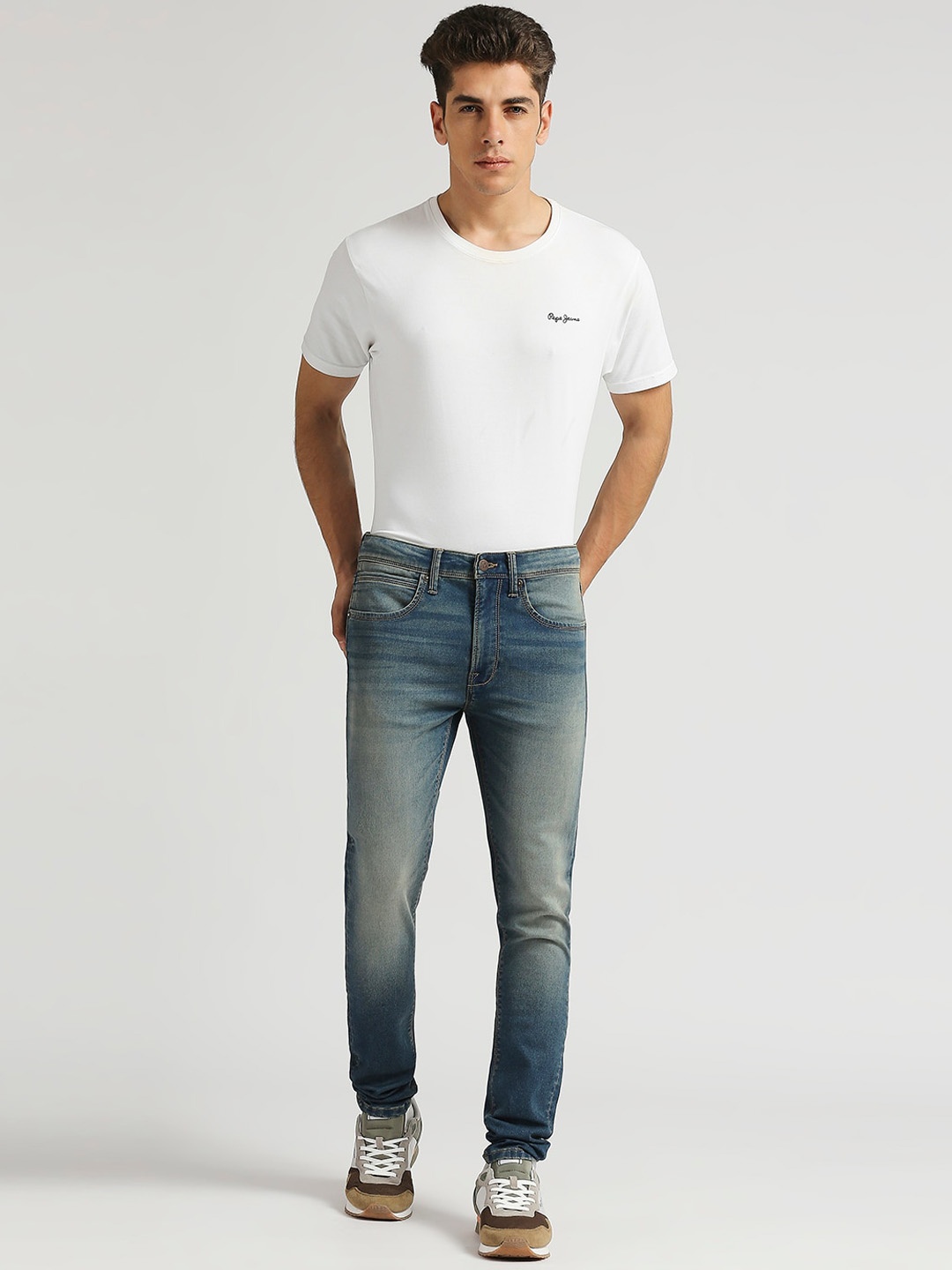 Pepe Jeans Men Gymindigo Chinox Skinny Fit Clean Look Heavy Fade Stretchable Jeans, Blue
Pepe Jeans Men Gymindigo Chinox Skinny Fit Clean Look Heavy Fade Stretchable Jeans, Blue